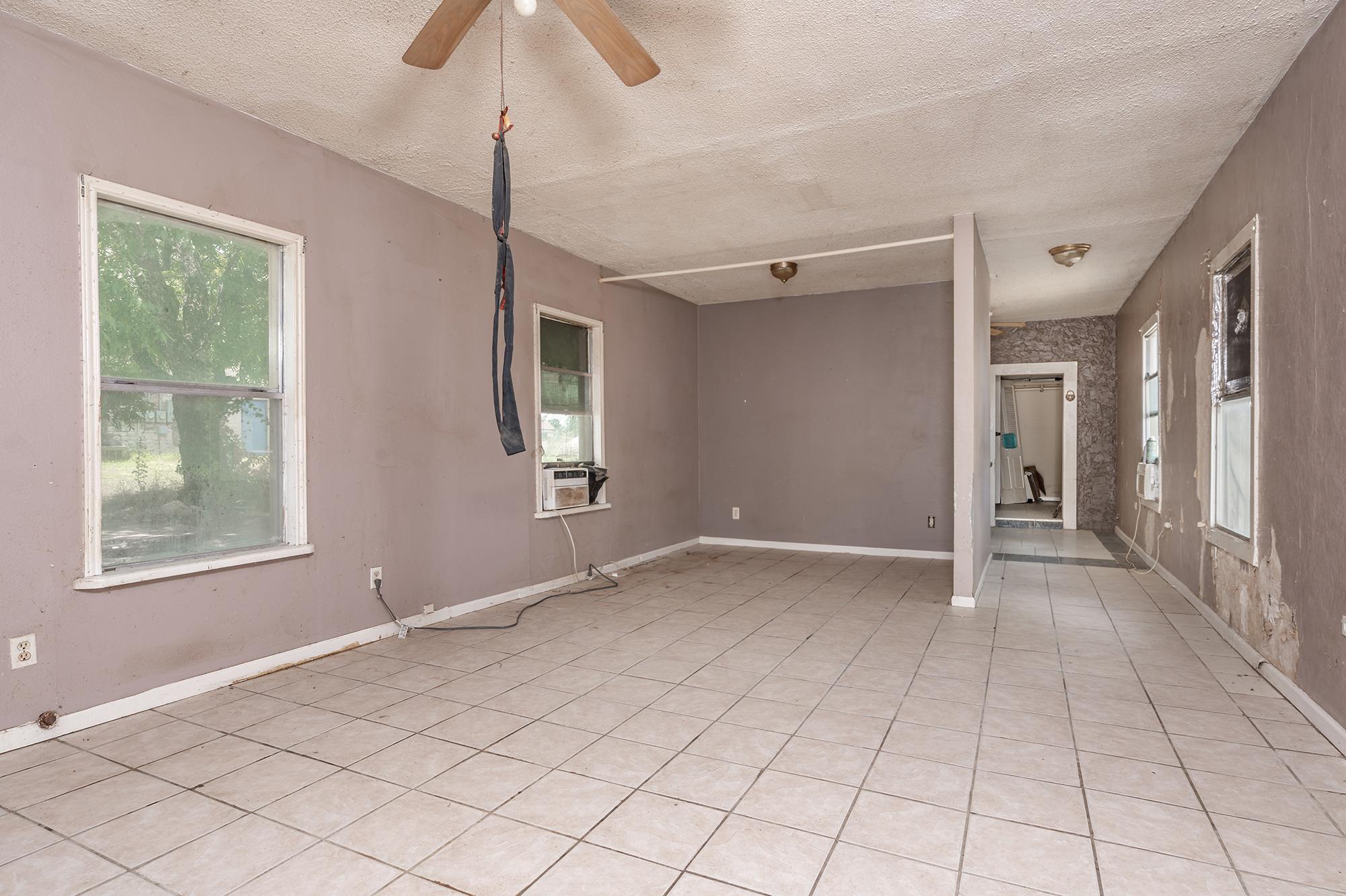 305 E Main ST