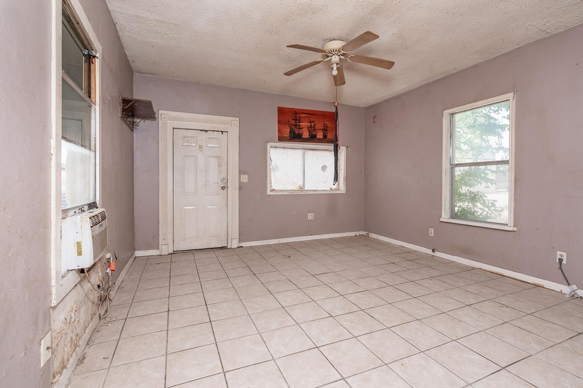 305 E Main ST