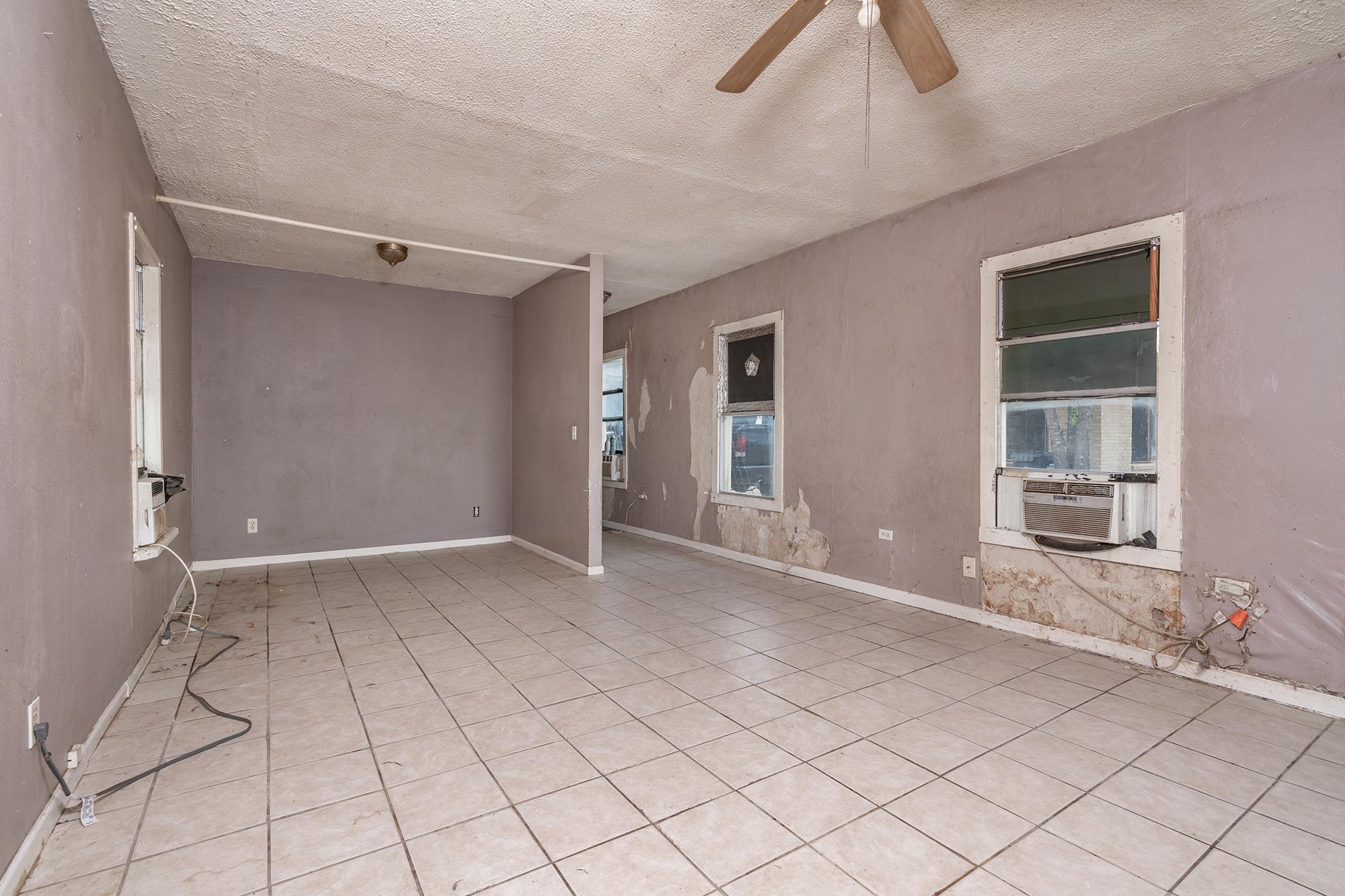 305 E Main ST