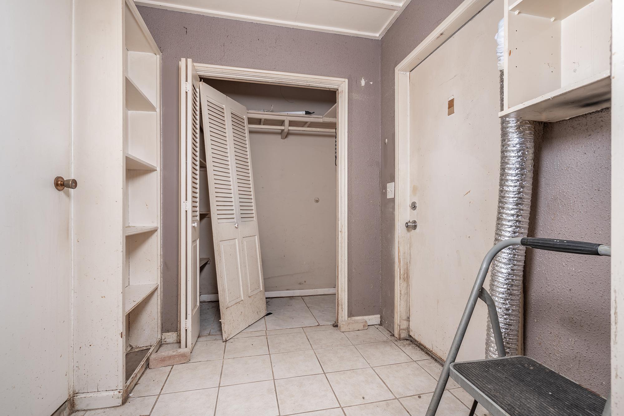 305 E Main ST
