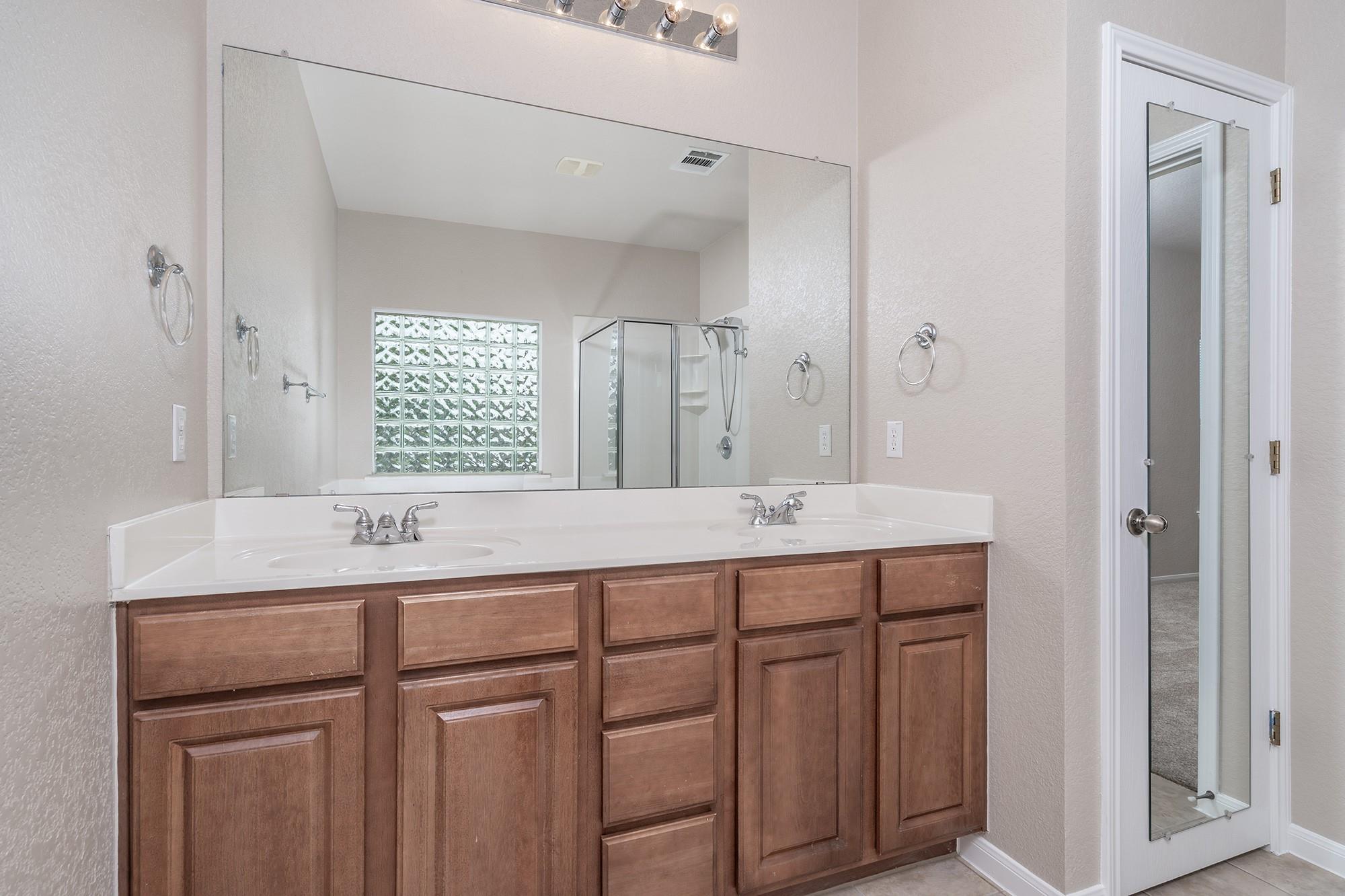 806 Bedford CT