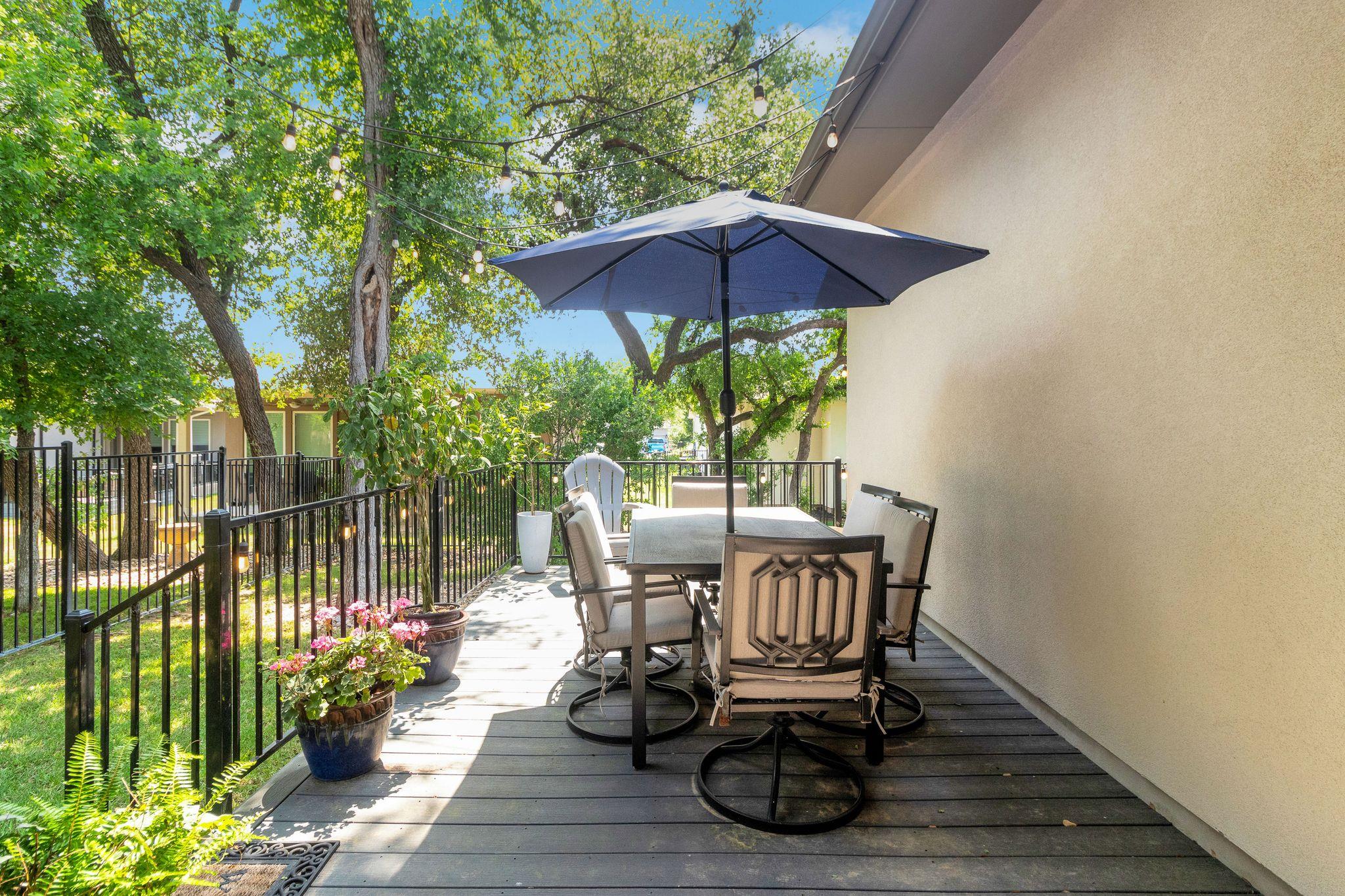 121 Monterey Oak TRL