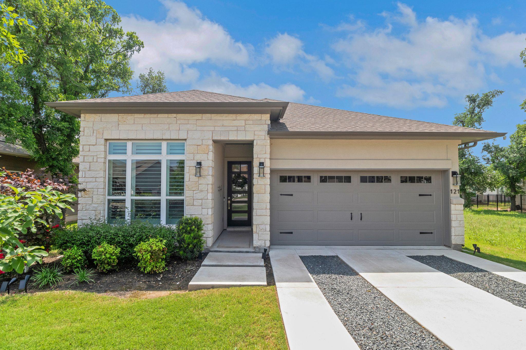 121 Monterey Oak TRL