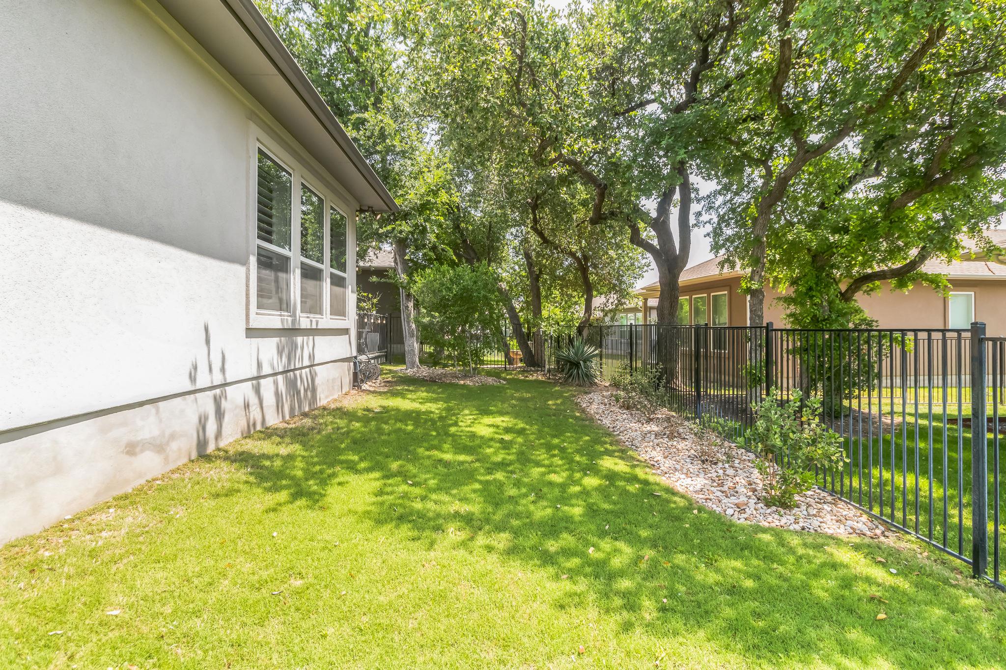 121 Monterey Oak TRL