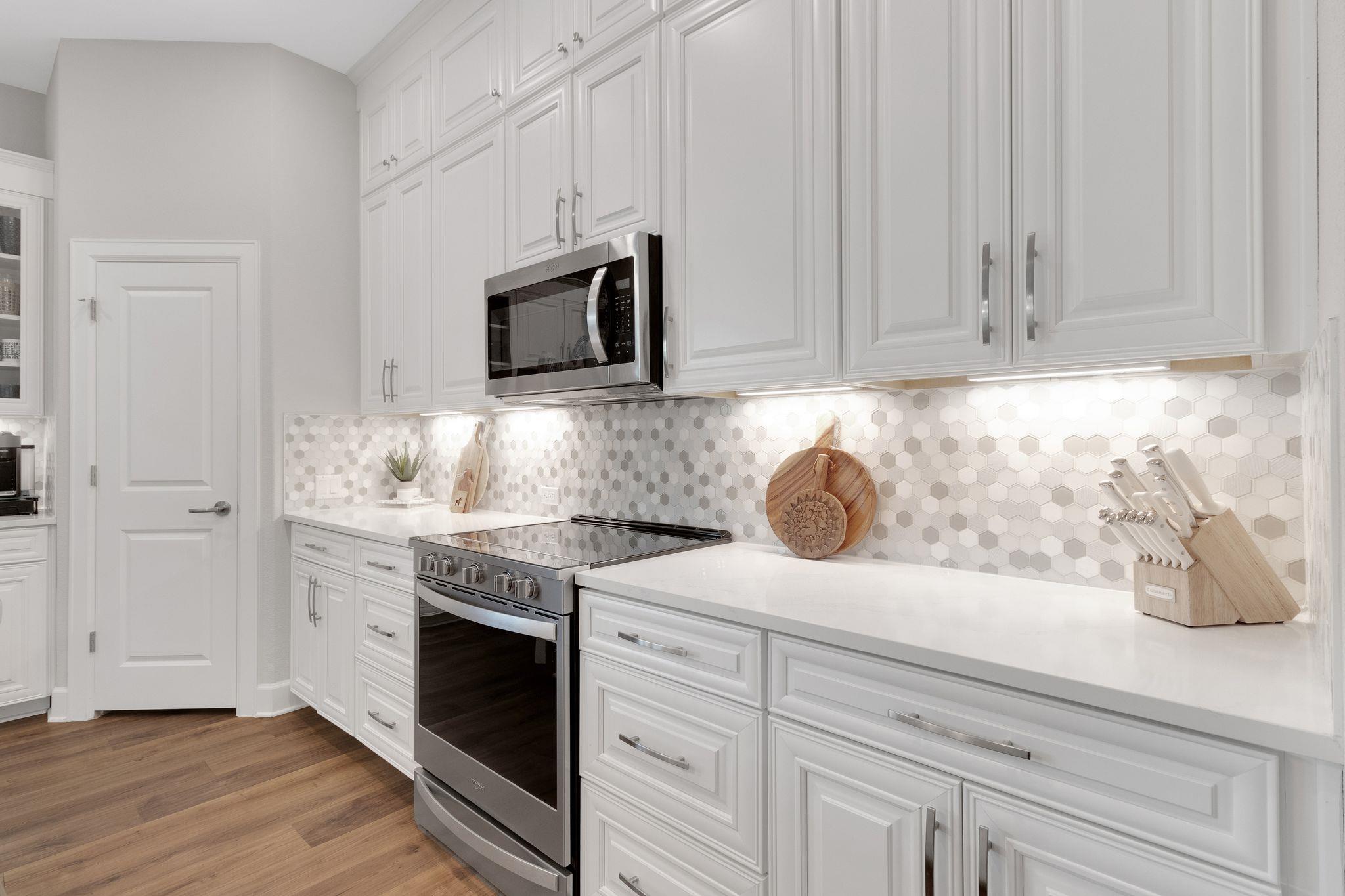 121 Monterey Oak TRL