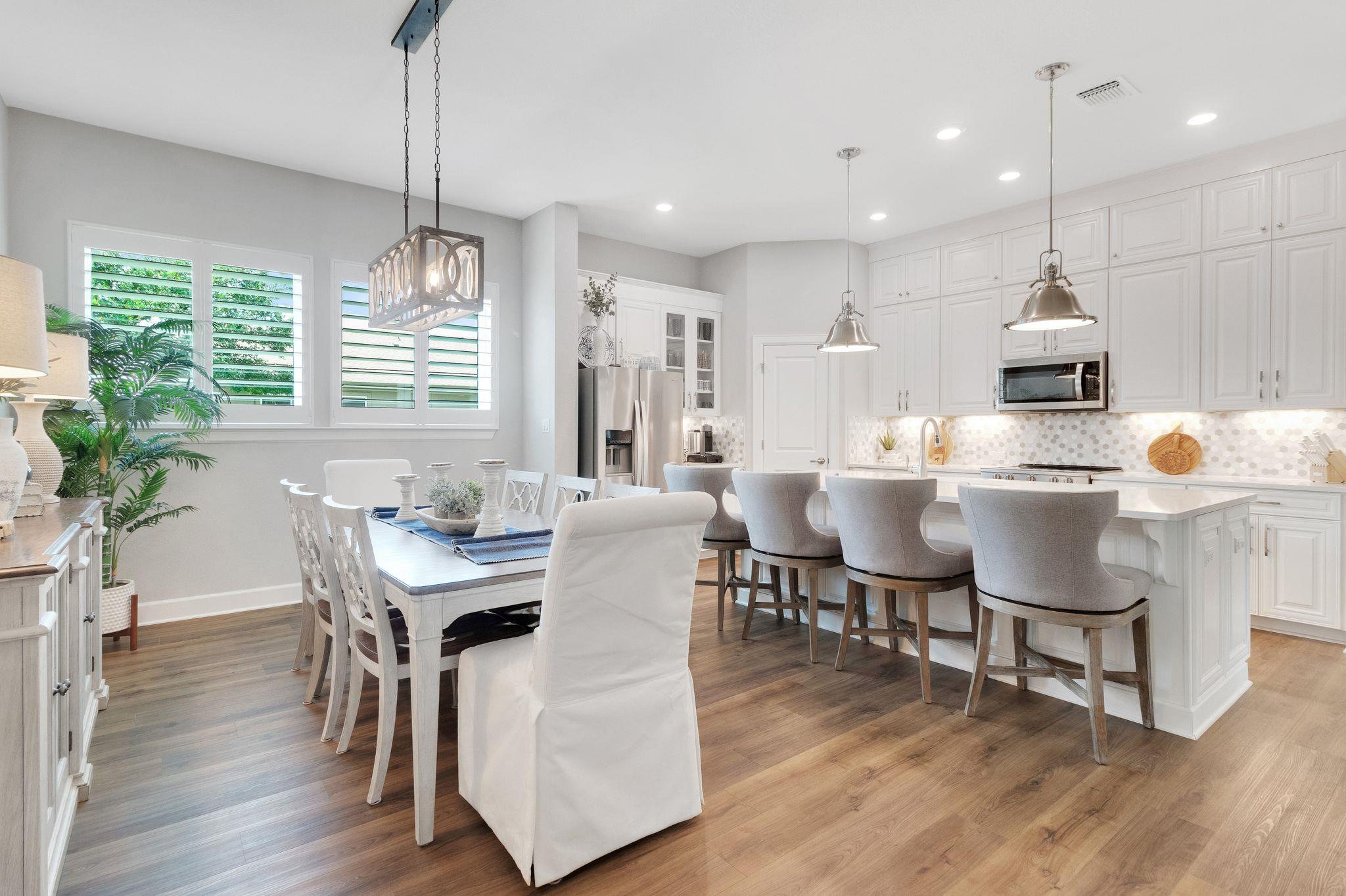 121 Monterey Oak TRL