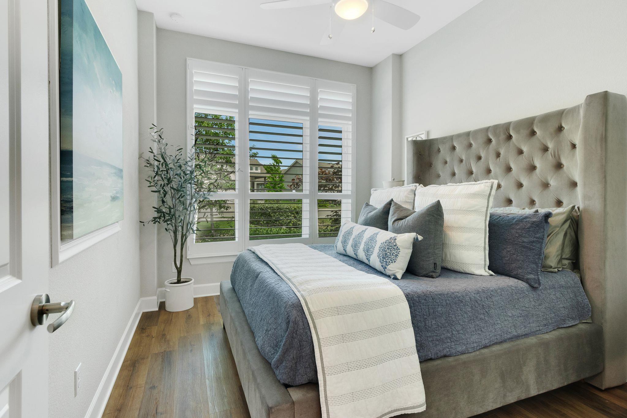 121 Monterey Oak TRL