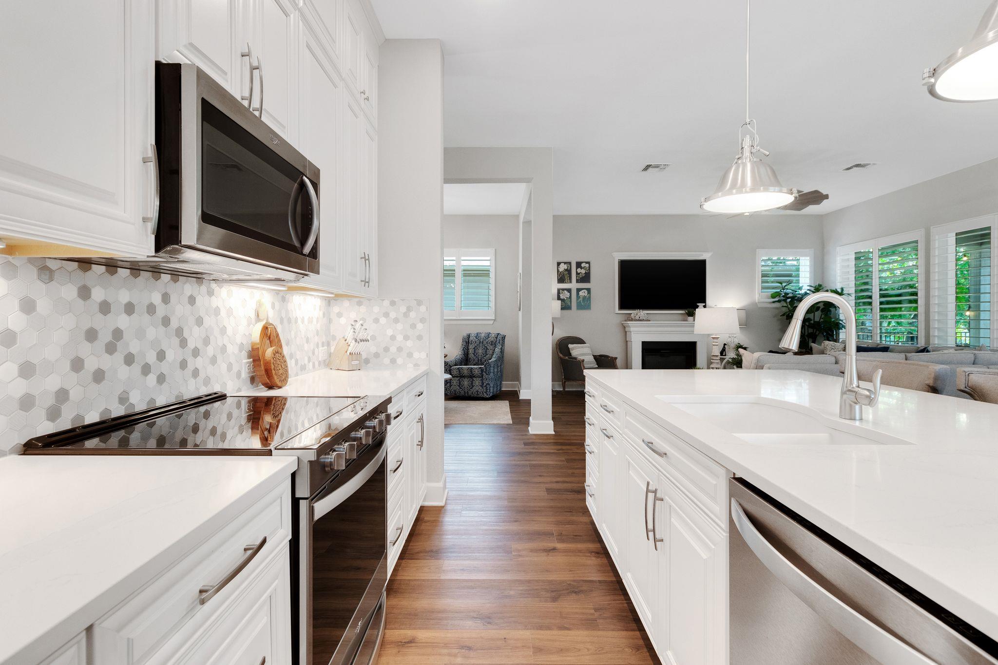 121 Monterey Oak TRL