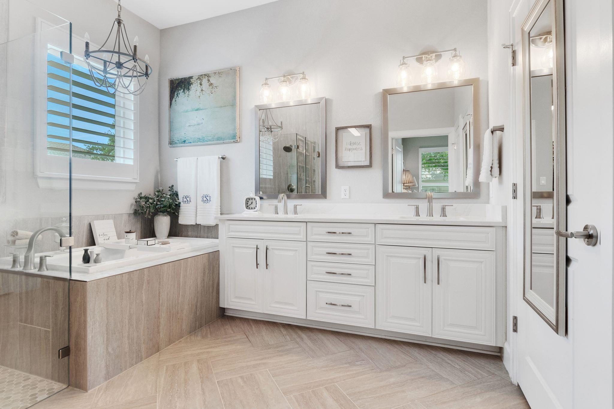 121 Monterey Oak TRL