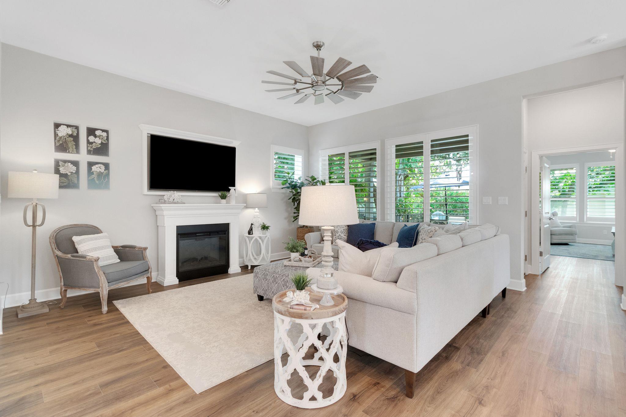 121 Monterey Oak TRL