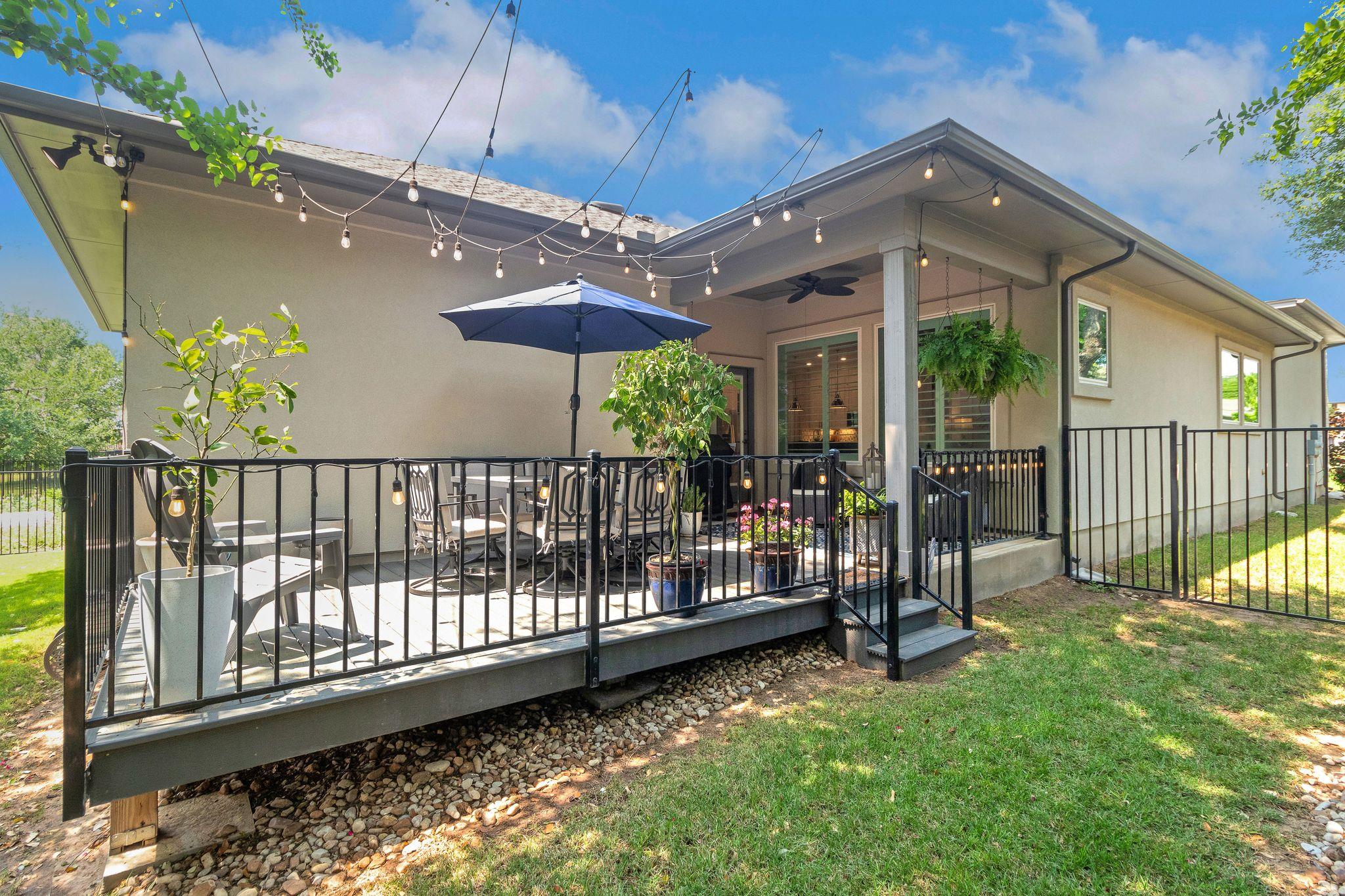 121 Monterey Oak TRL