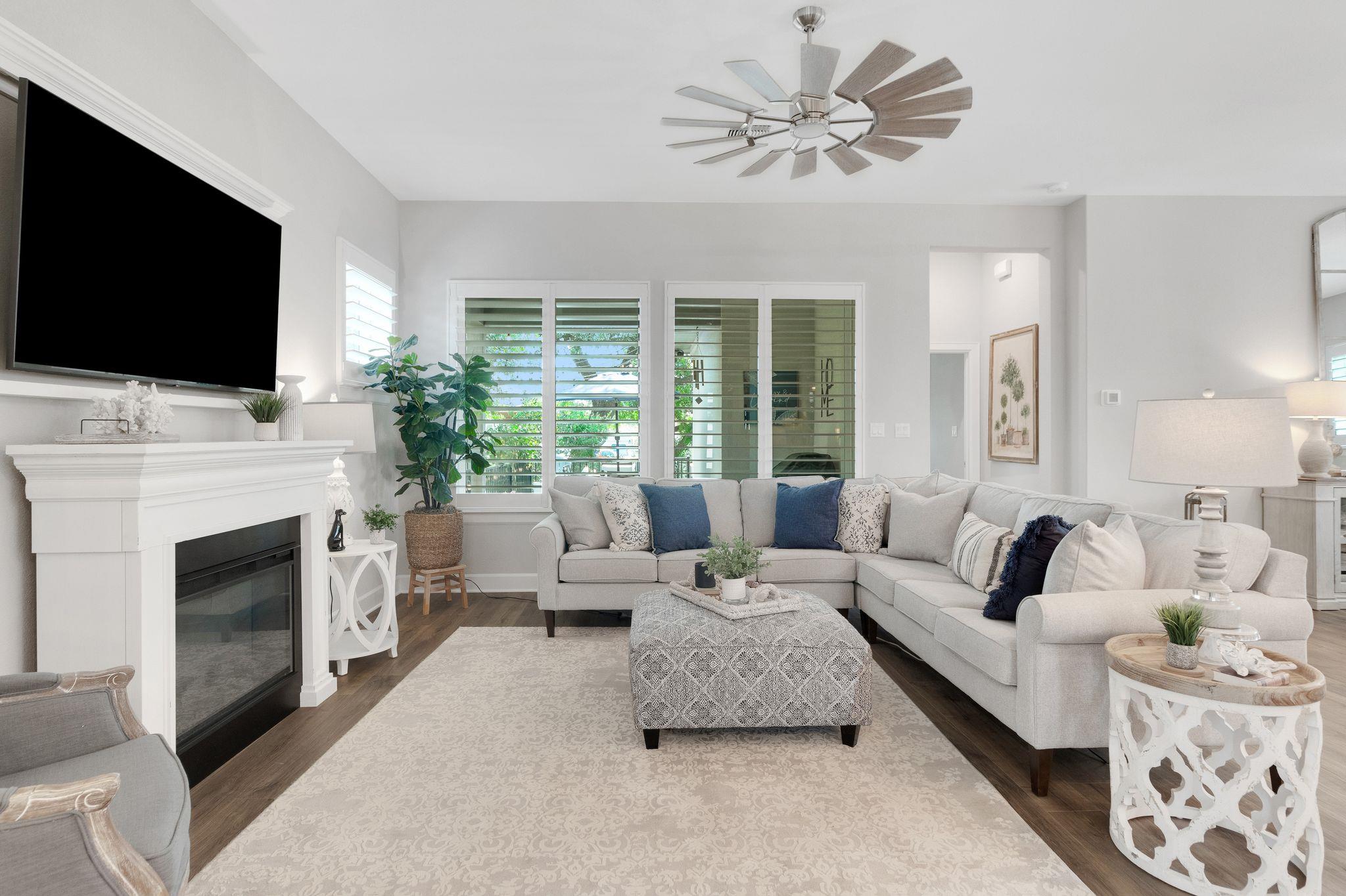 121 Monterey Oak TRL