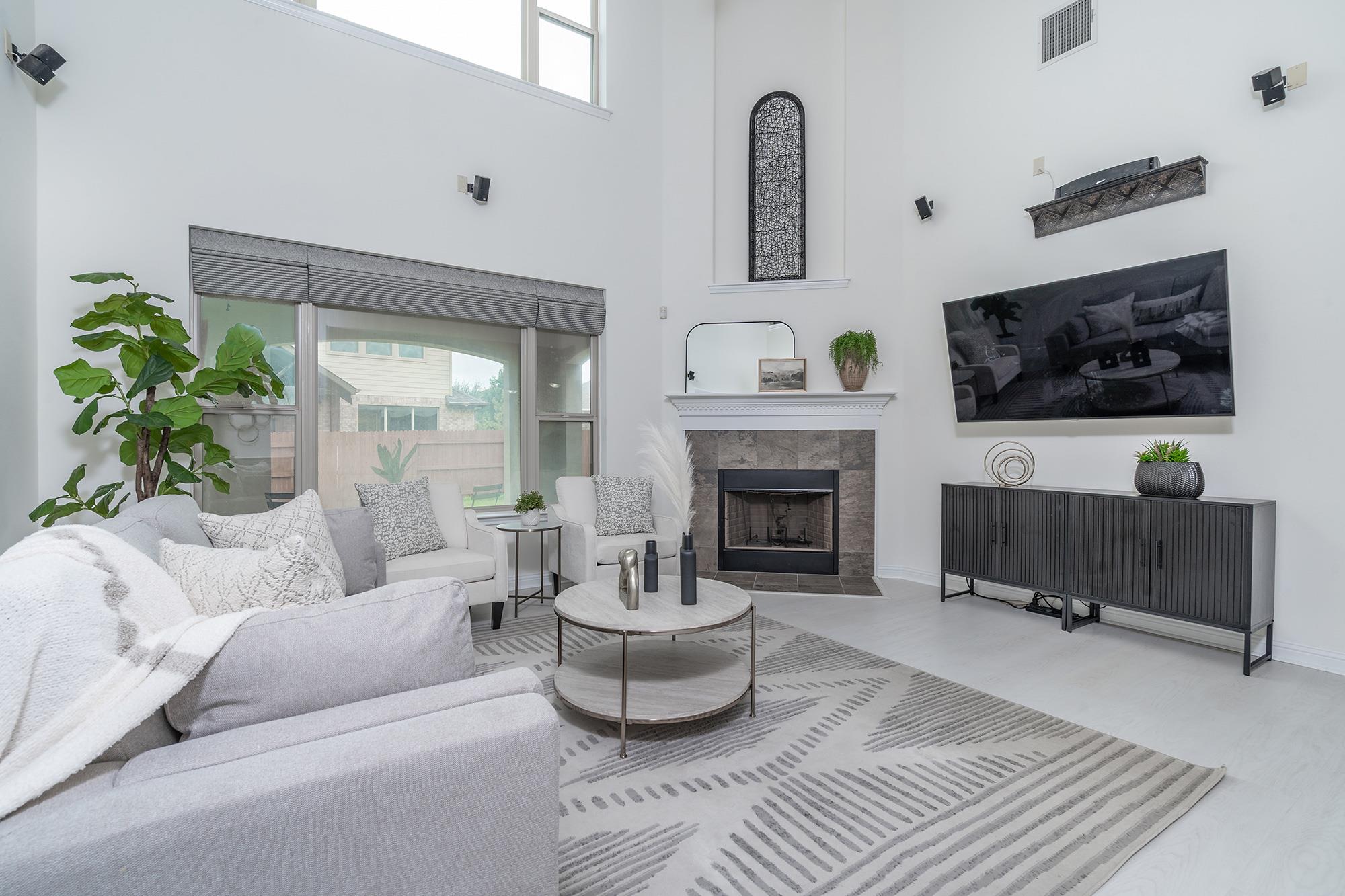 2733 Diego DR