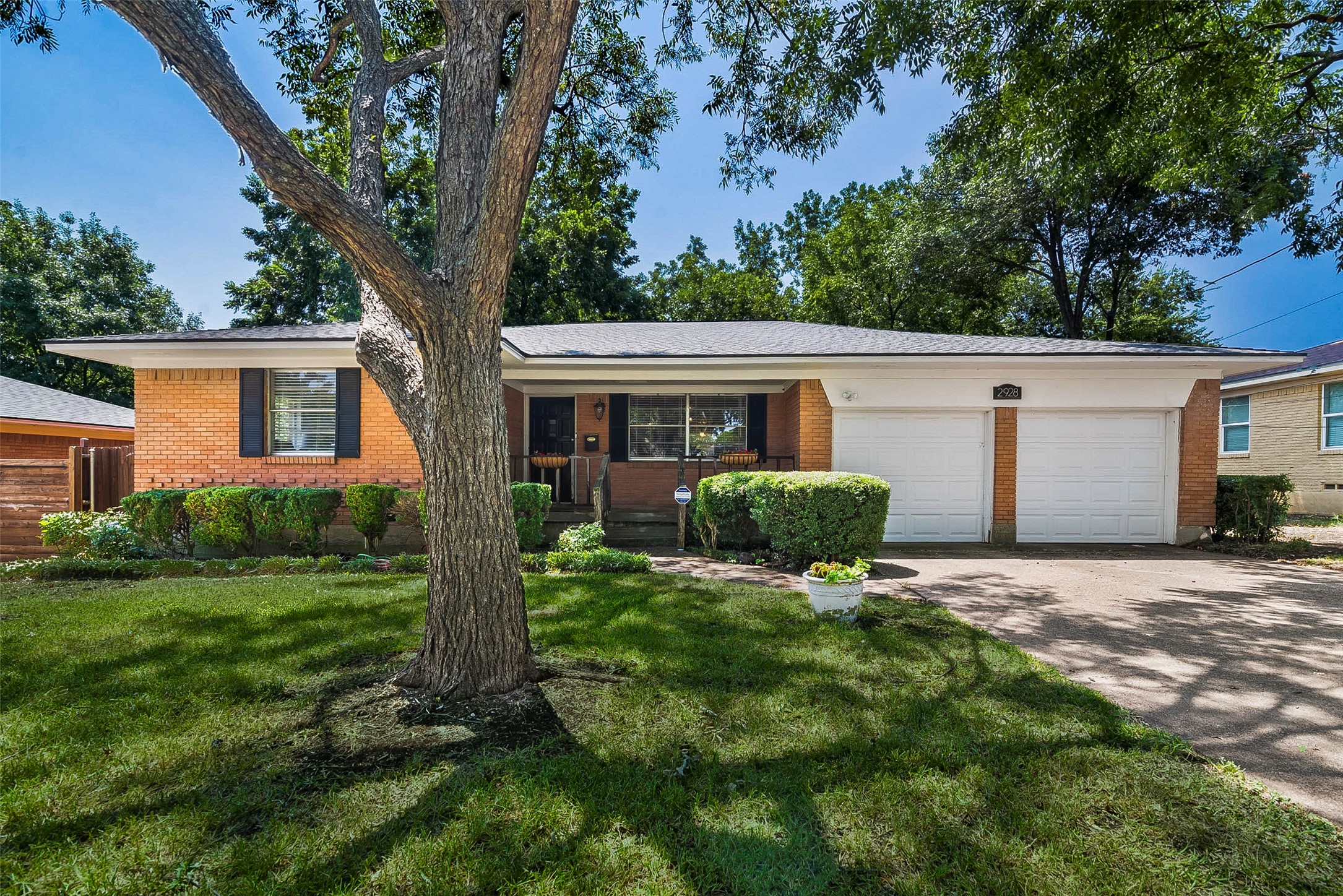 2928 Larkspur Lane