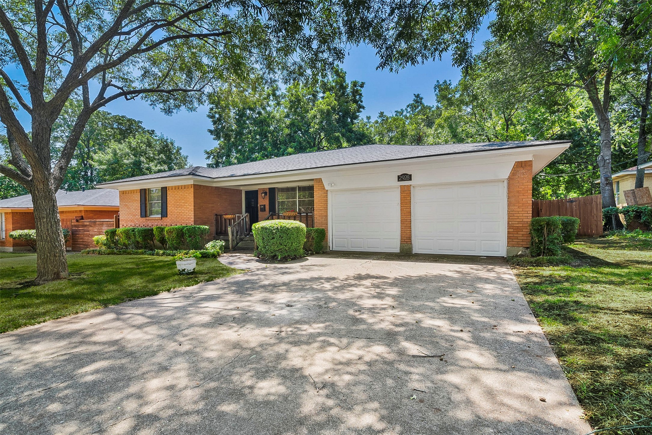 2928 Larkspur Lane