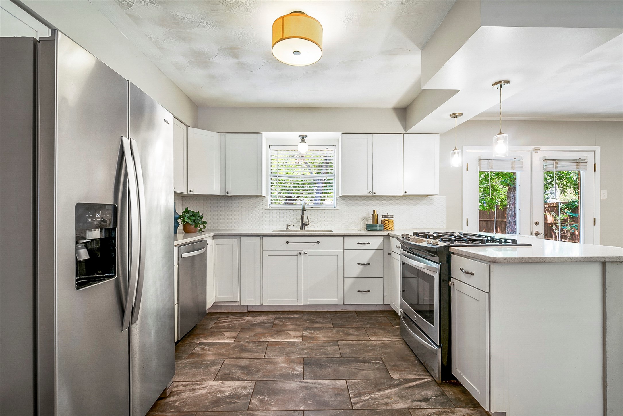 2928 Larkspur Lane