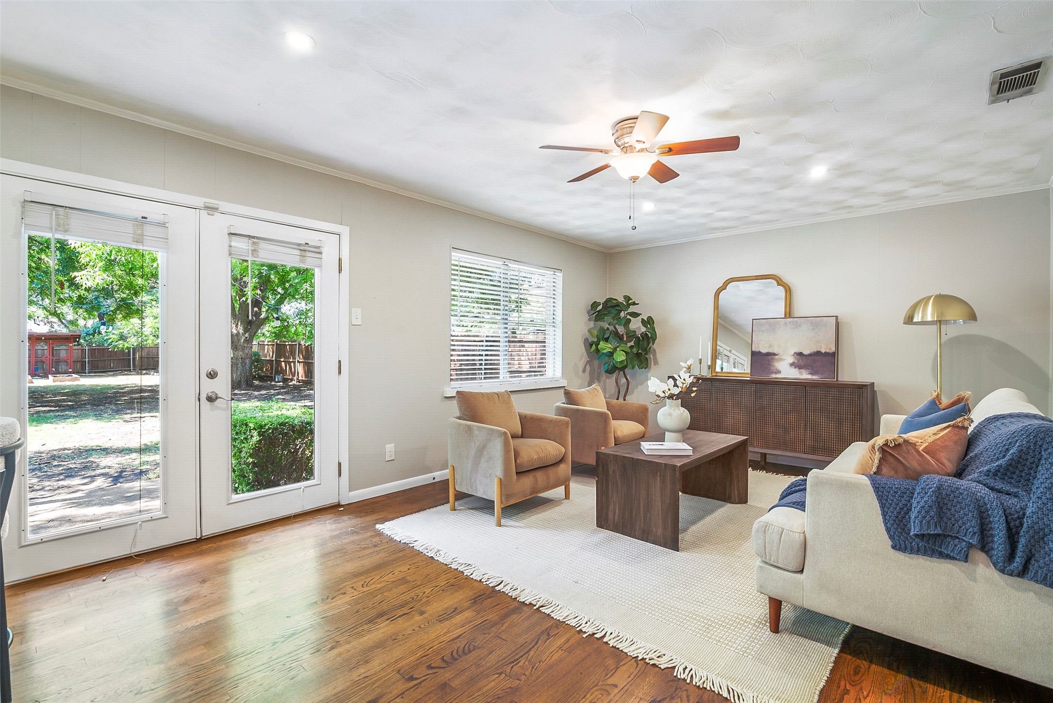 2928 Larkspur Lane