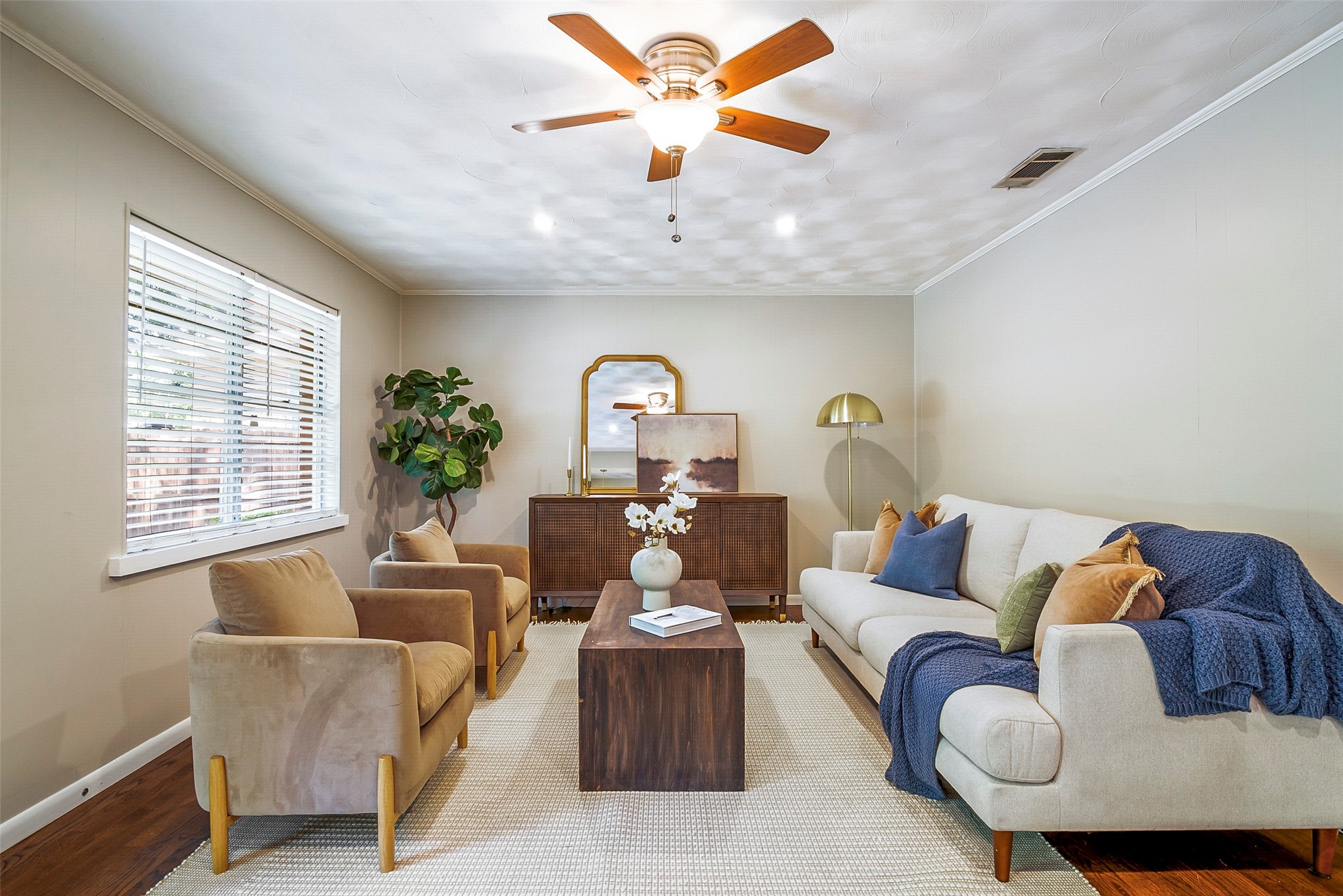 2928 Larkspur Lane