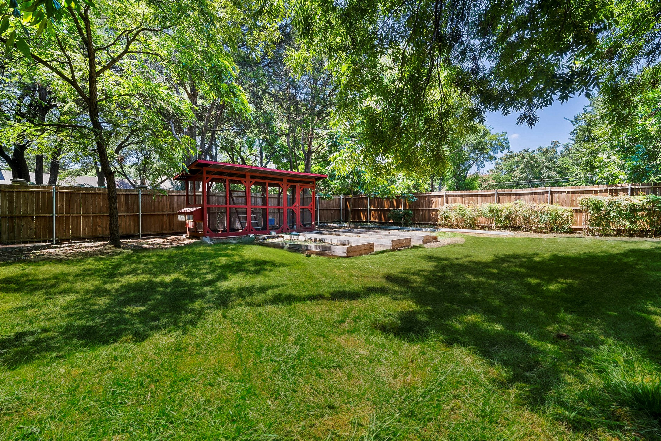 2928 Larkspur Lane