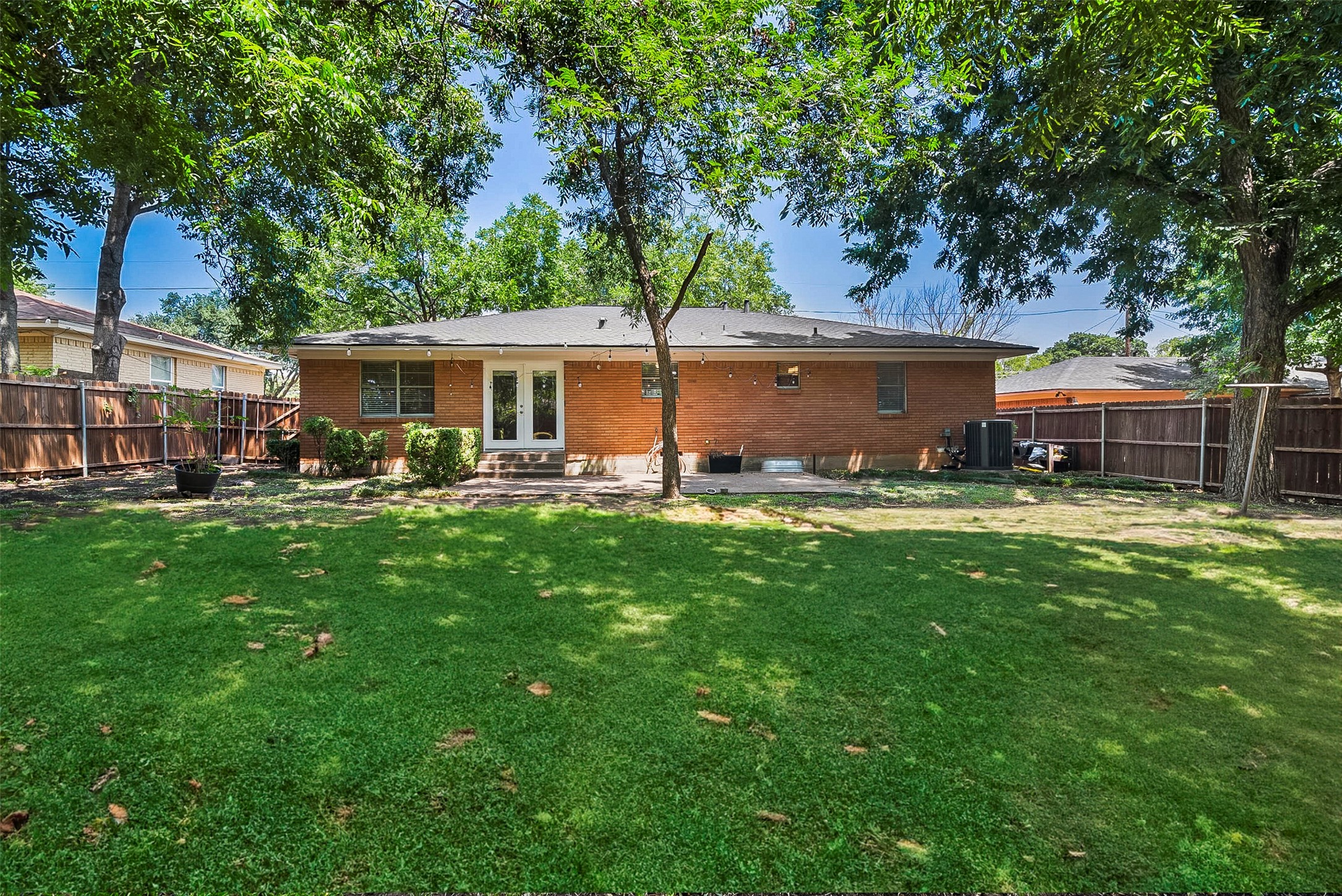 2928 Larkspur Lane