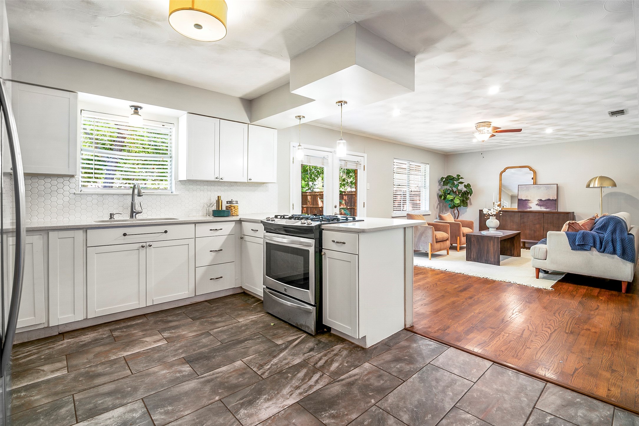 2928 Larkspur Lane