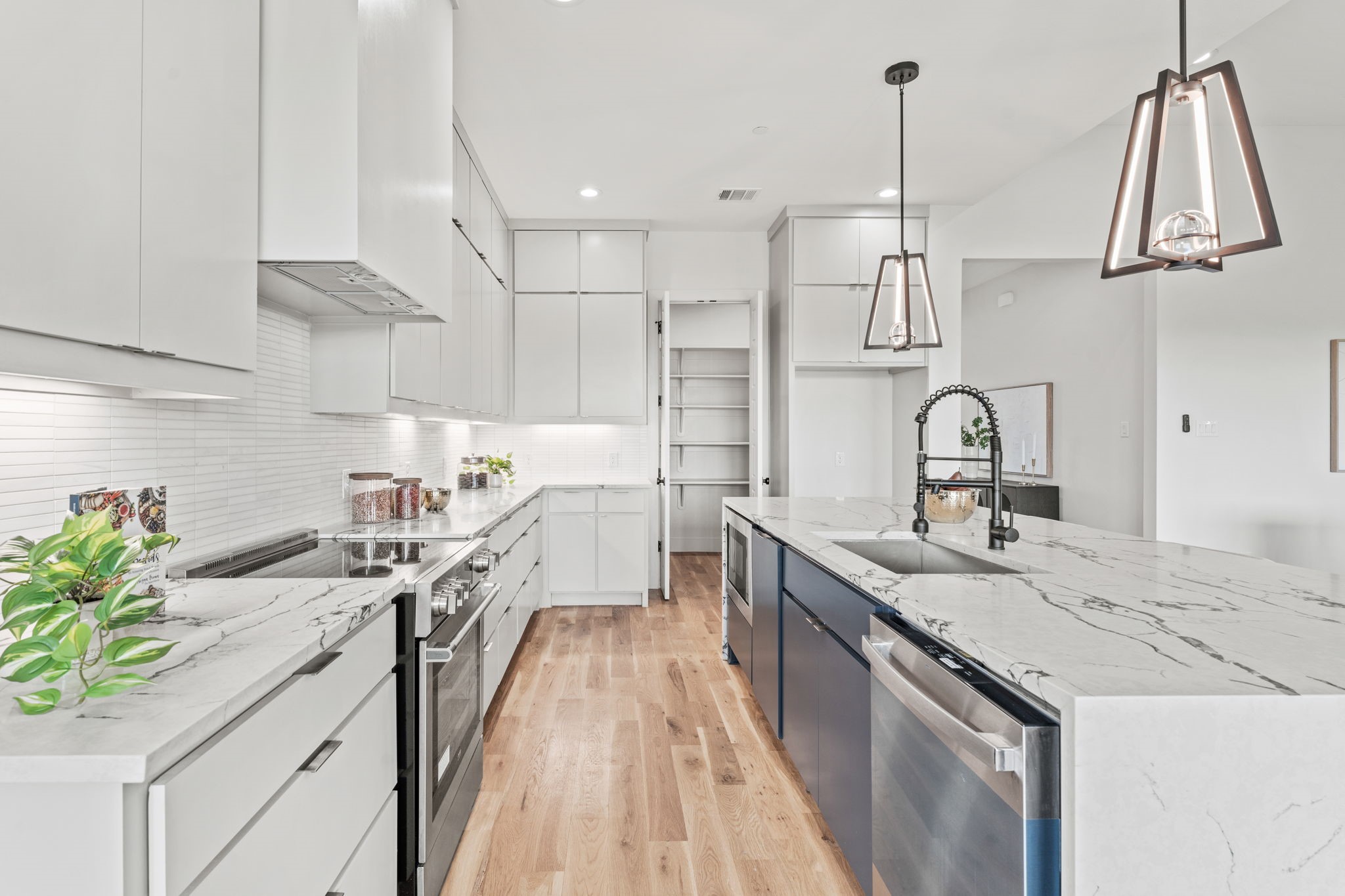 437 Whispering Way