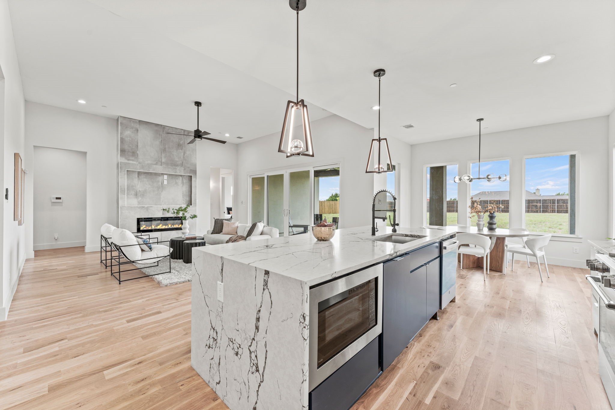 437 Whispering Way