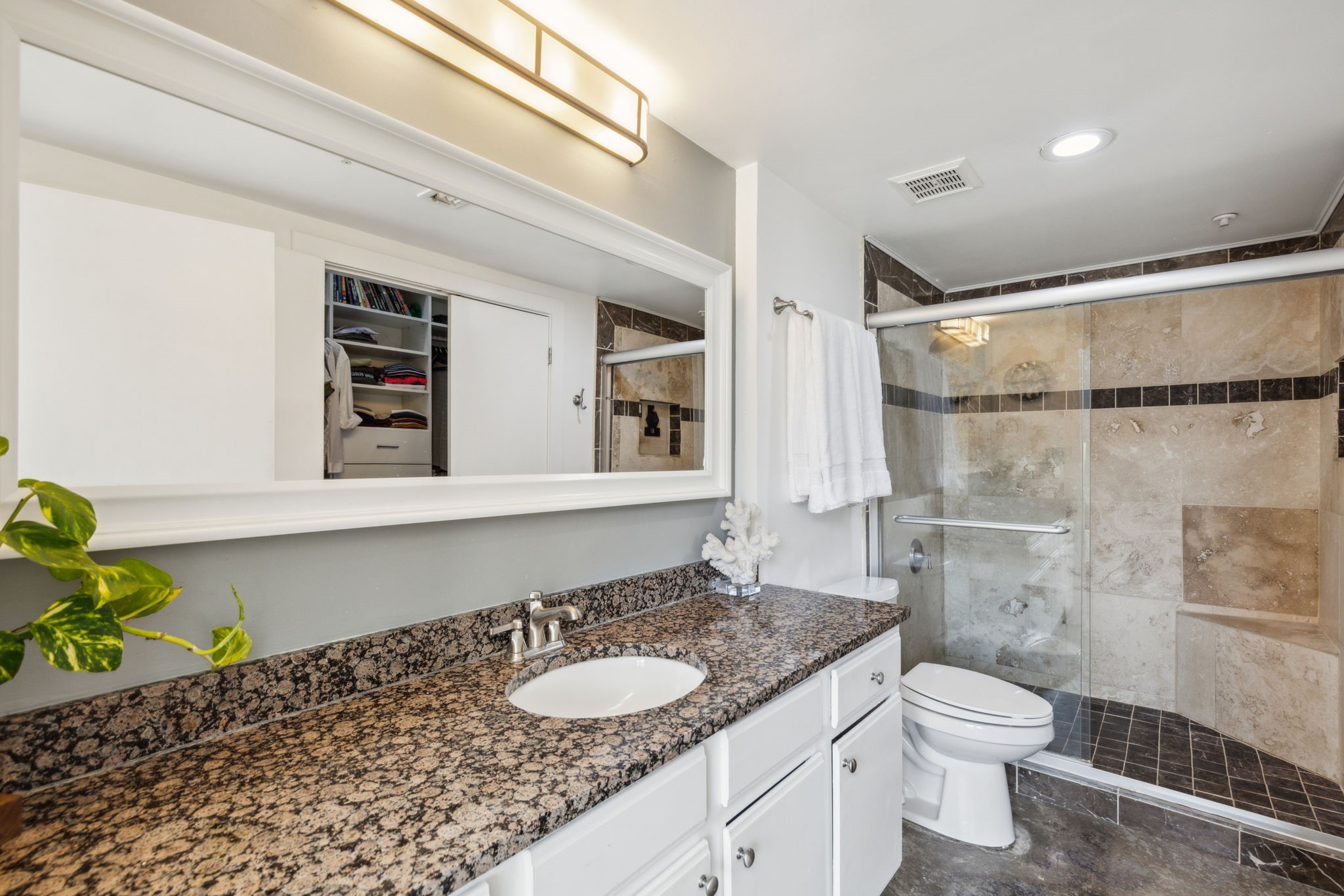 2502 Live Oak Street 208