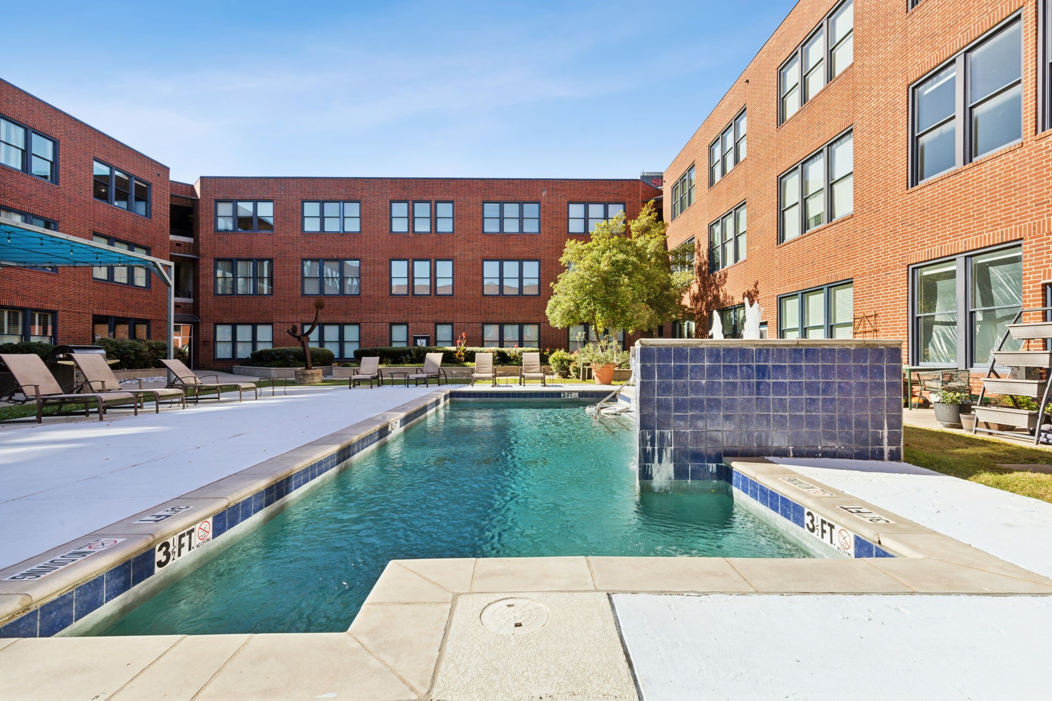 2502 Live Oak Street 208