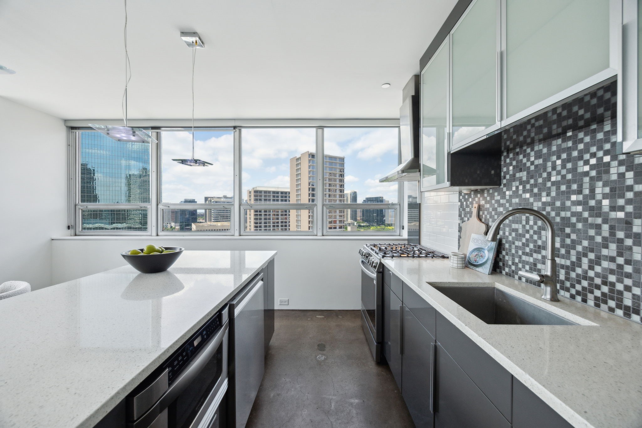 511 N Akard Street 1501