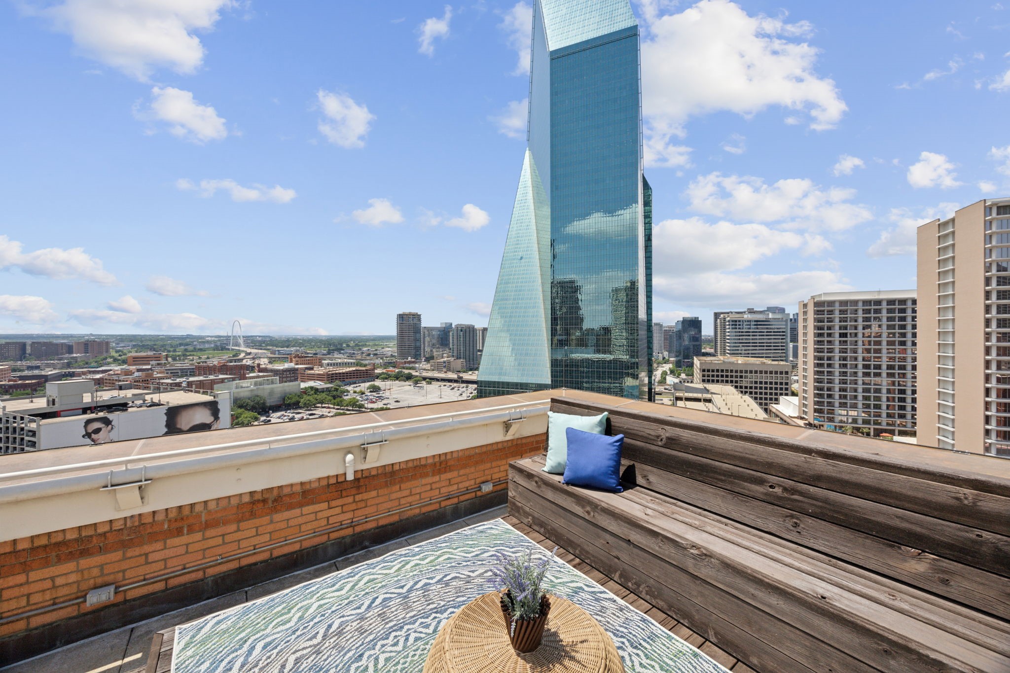 511 N Akard Street 1501