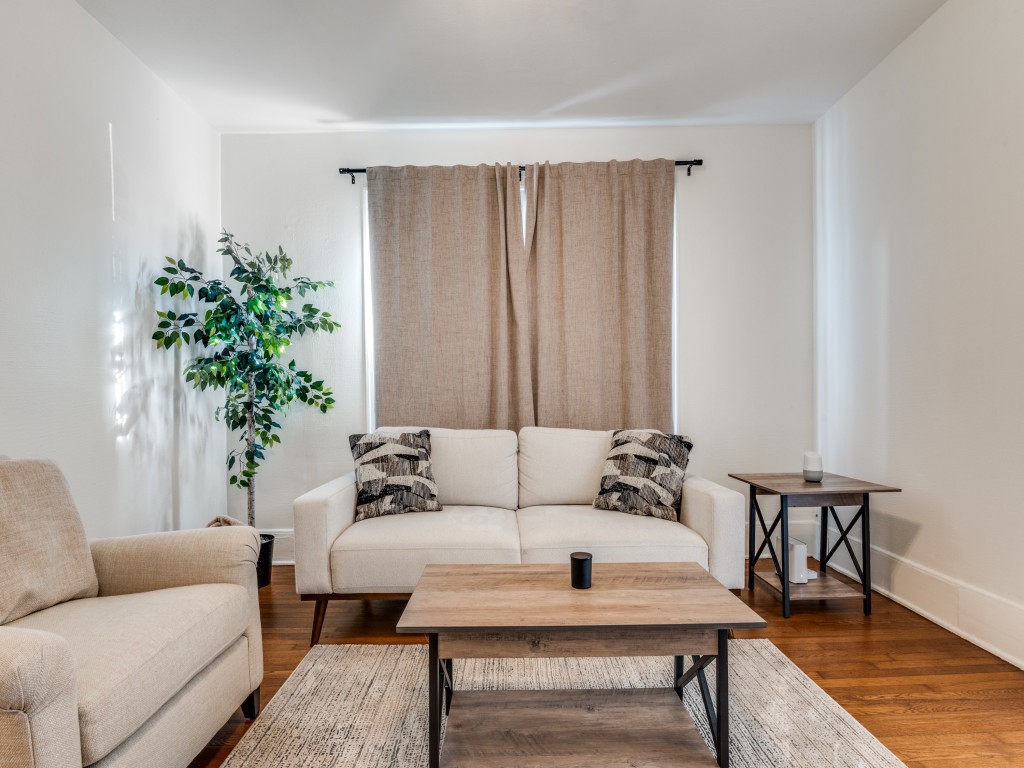 730 N Windomere Avenue