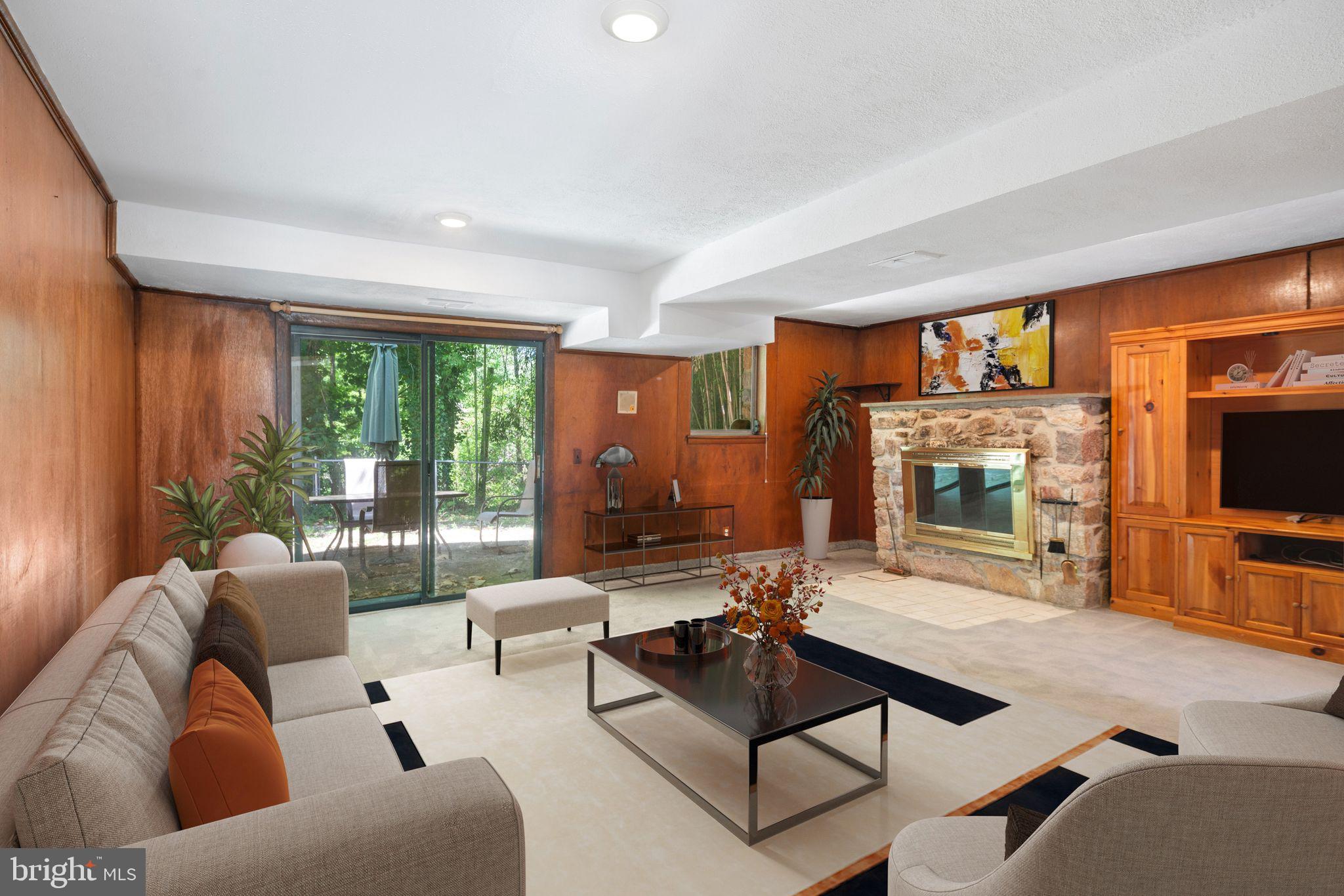 8121 Hammond Rd