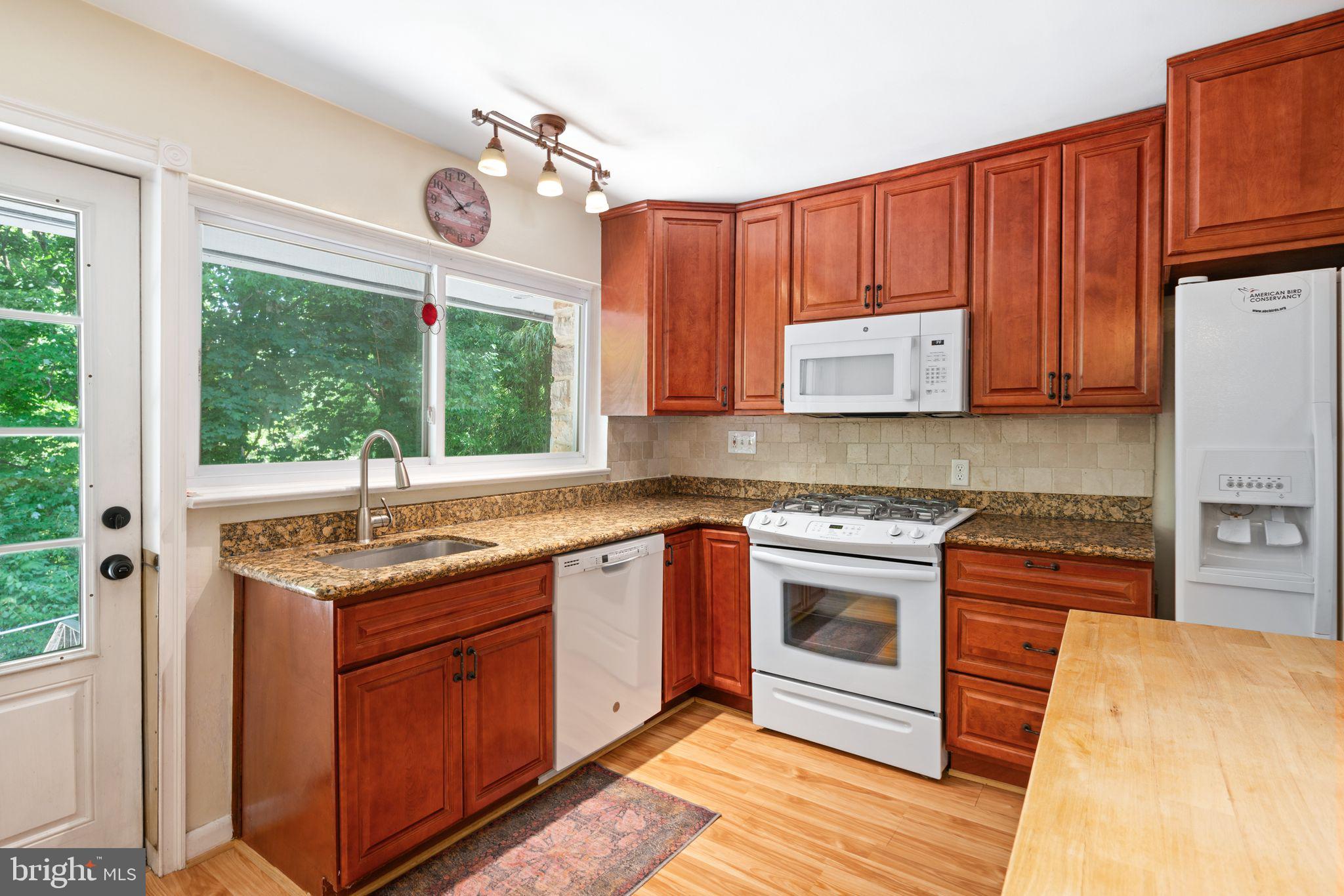 8121 Hammond Rd