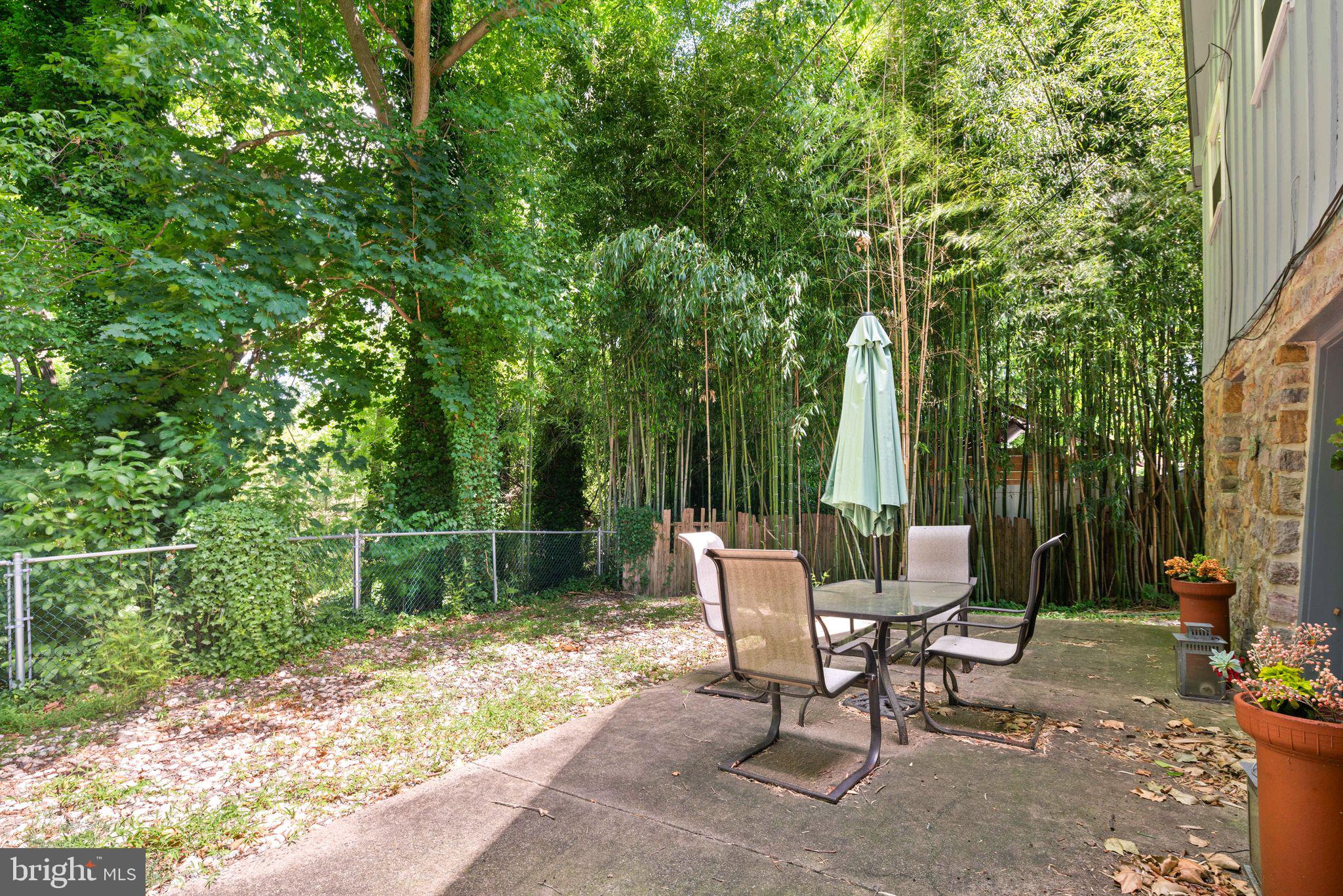 8121 Hammond Rd