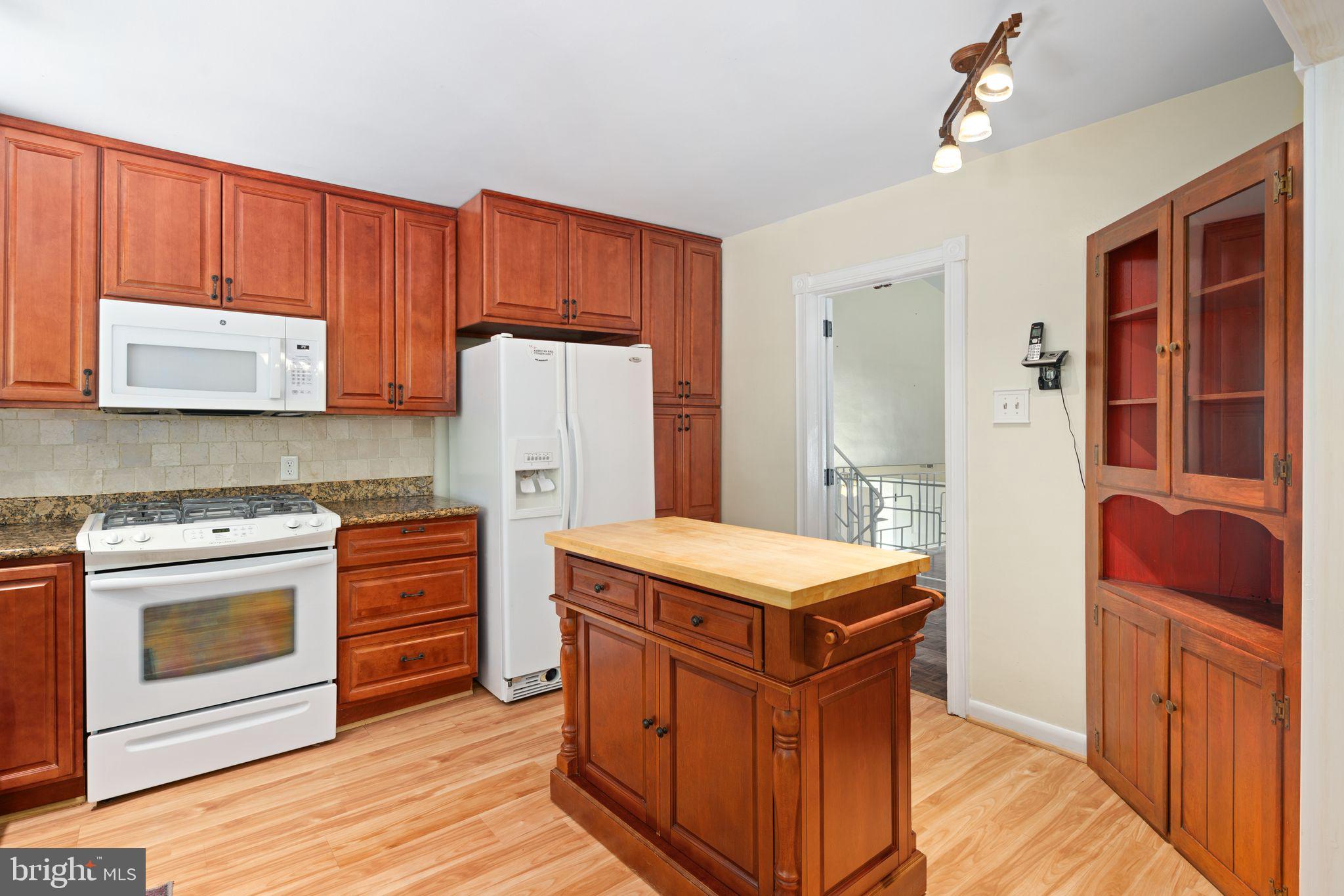 8121 Hammond Rd
