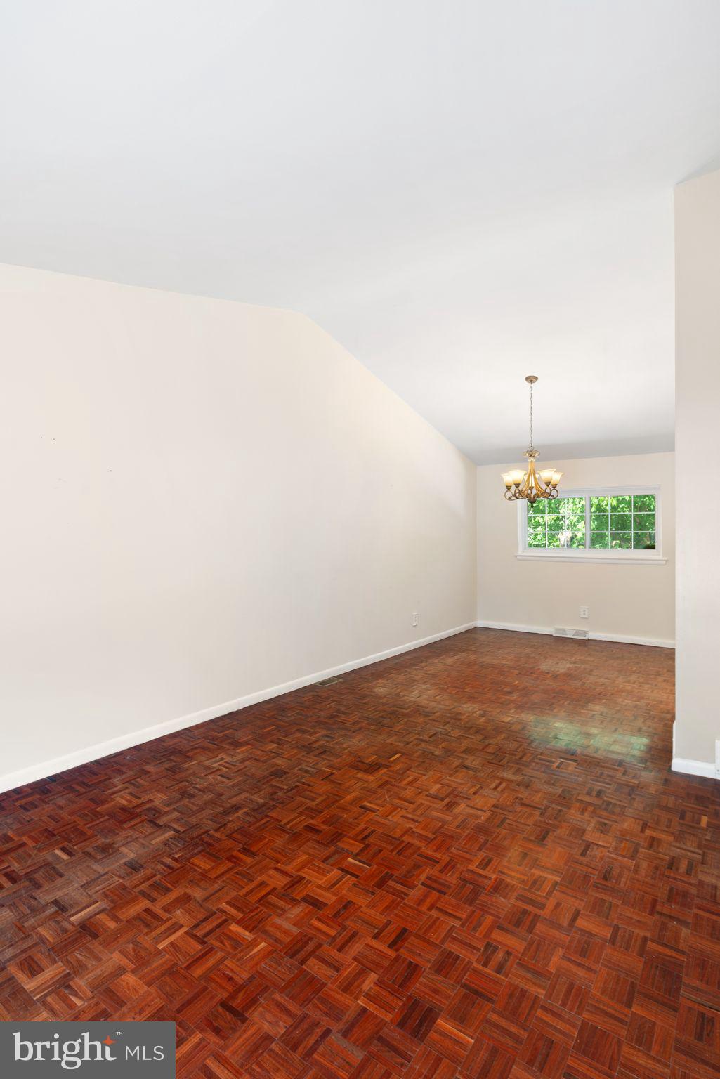 8121 Hammond Rd
