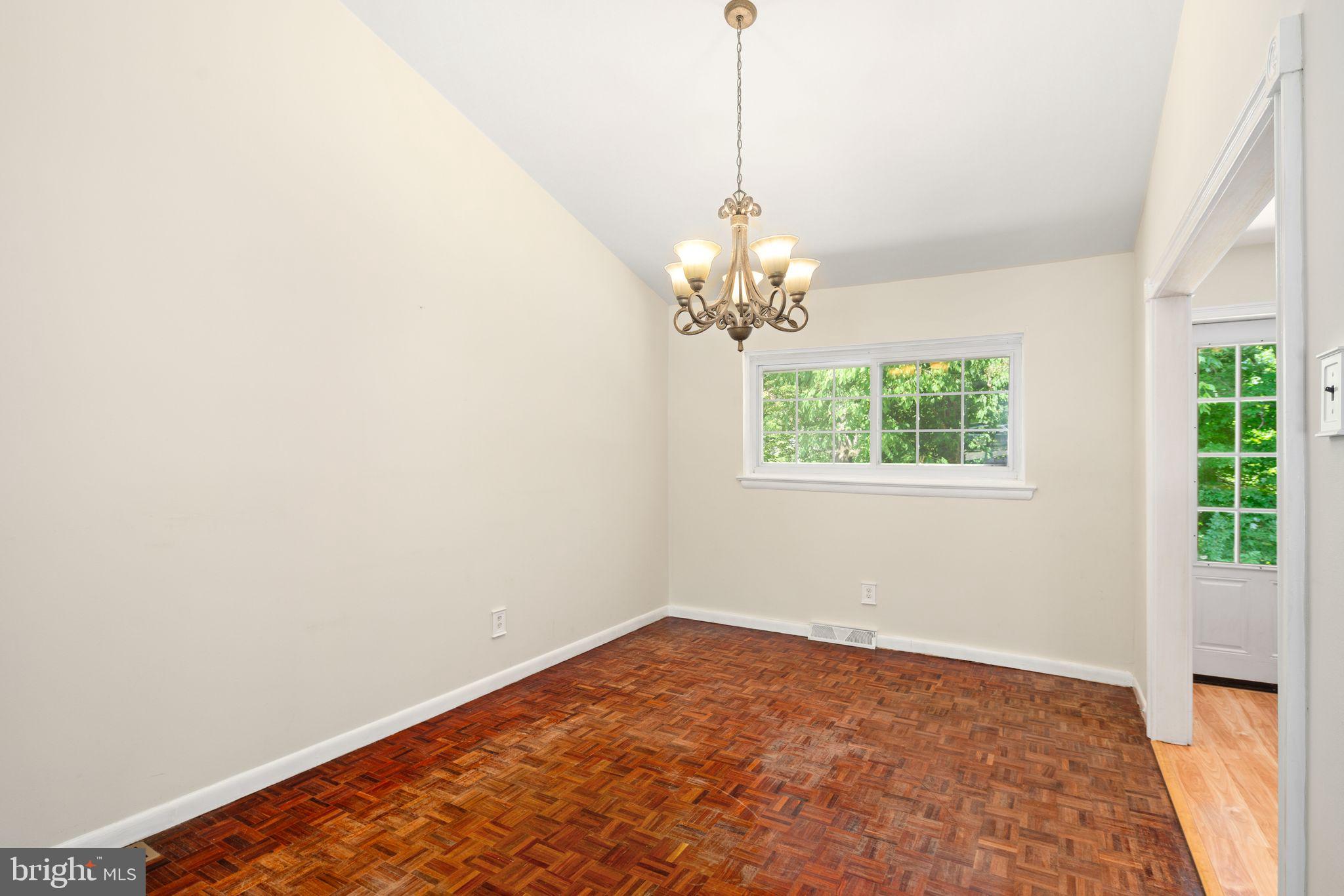 8121 Hammond Rd