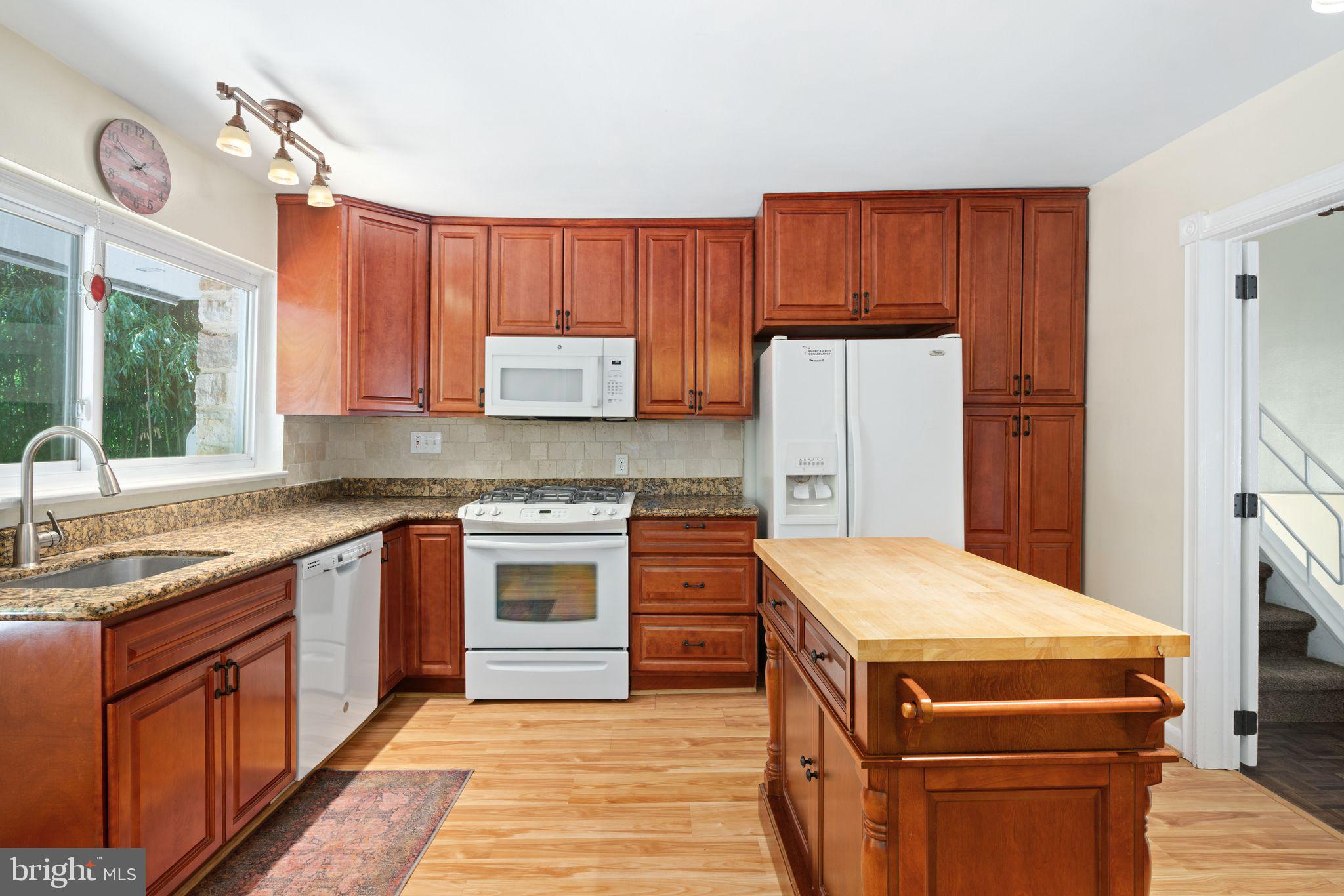 8121 Hammond Rd