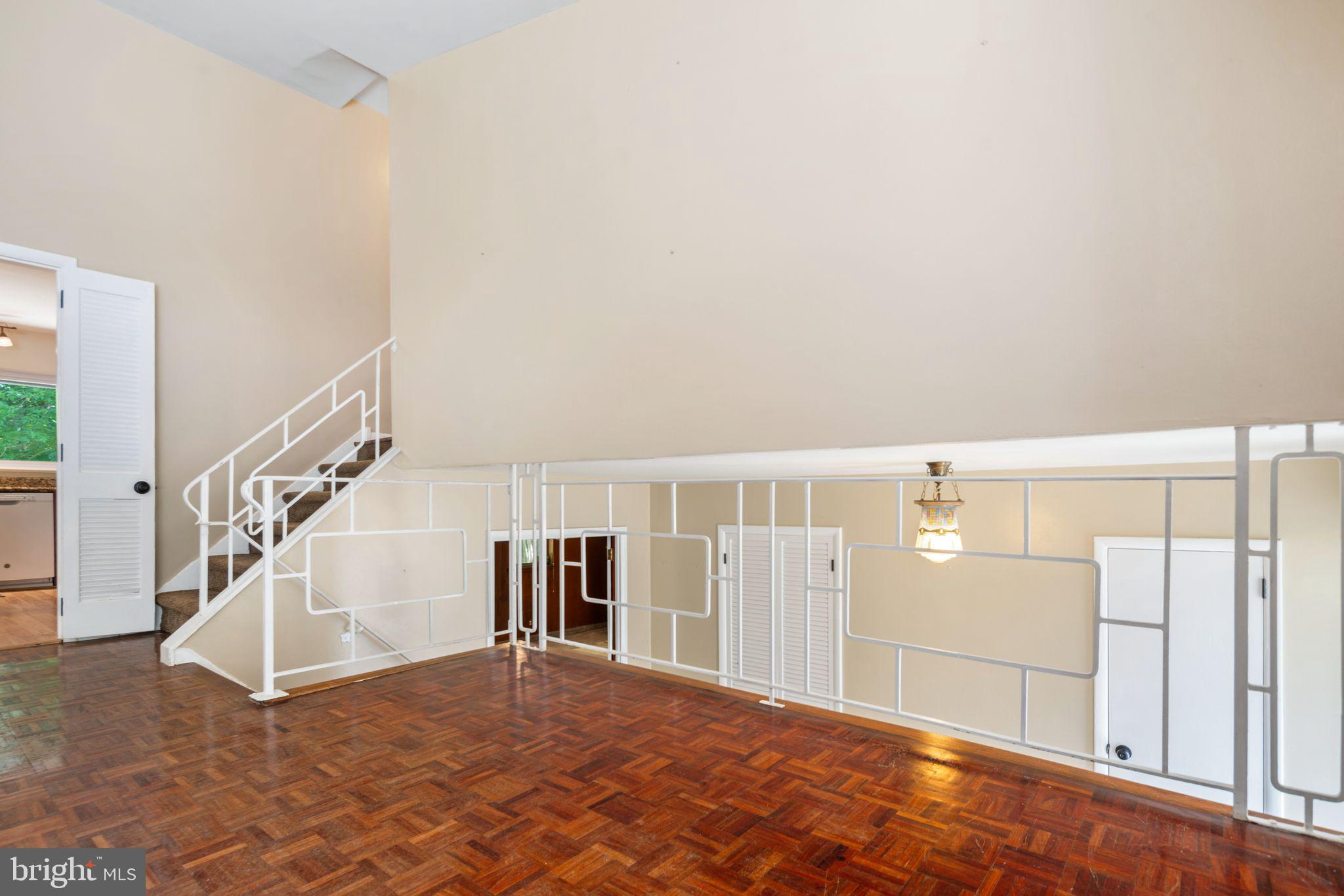 8121 Hammond Rd