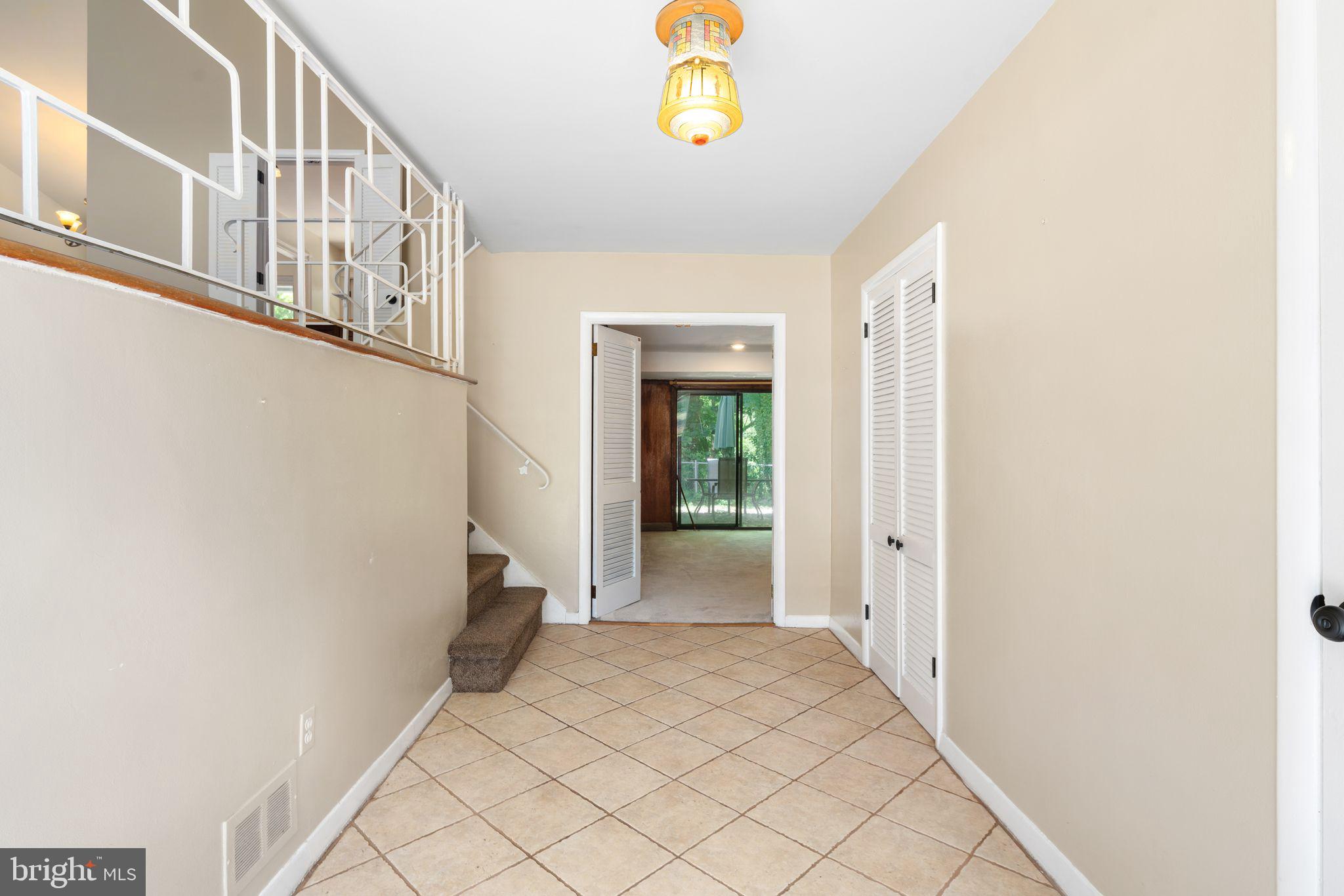 8121 Hammond Rd
