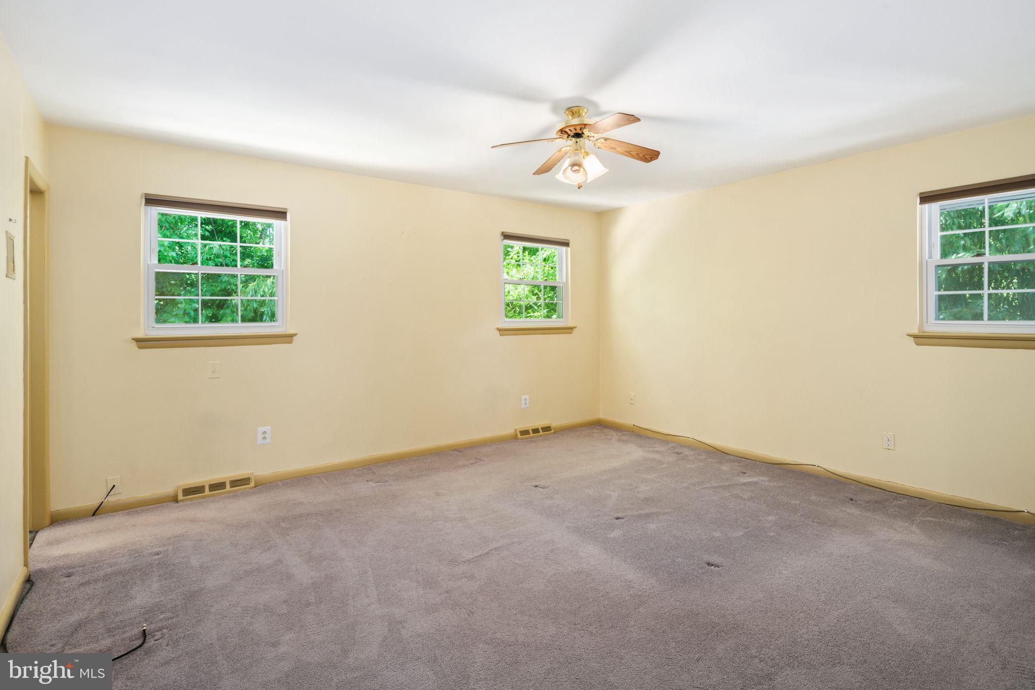 8121 Hammond Rd