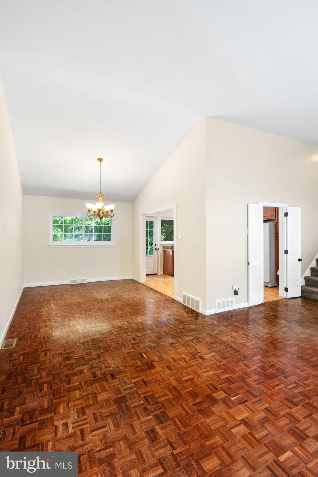 8121 Hammond Rd