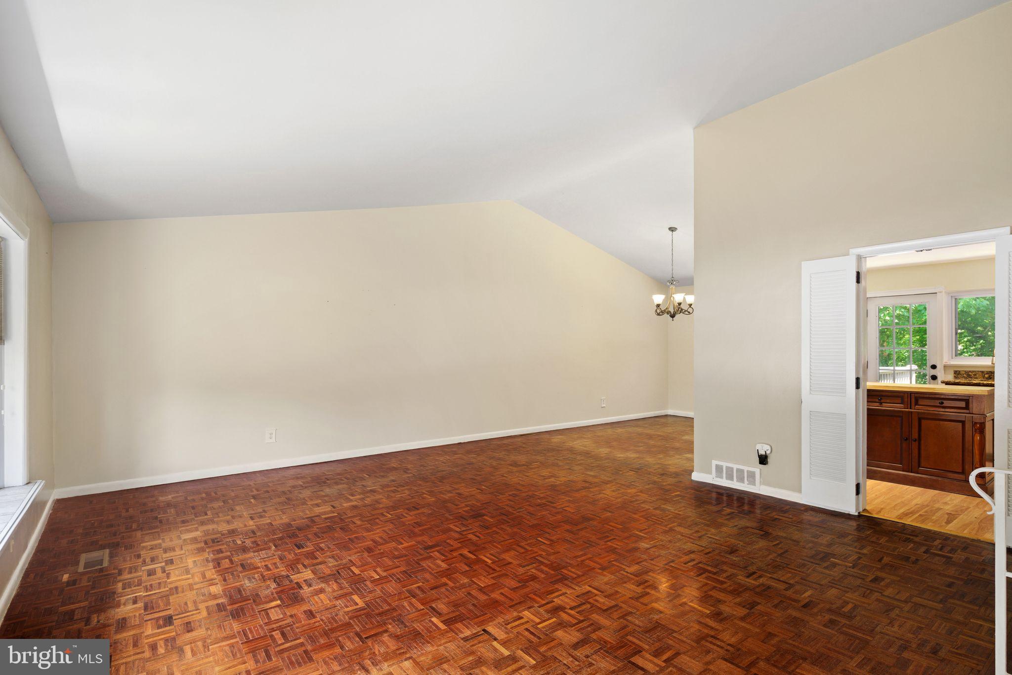 8121 Hammond Rd
