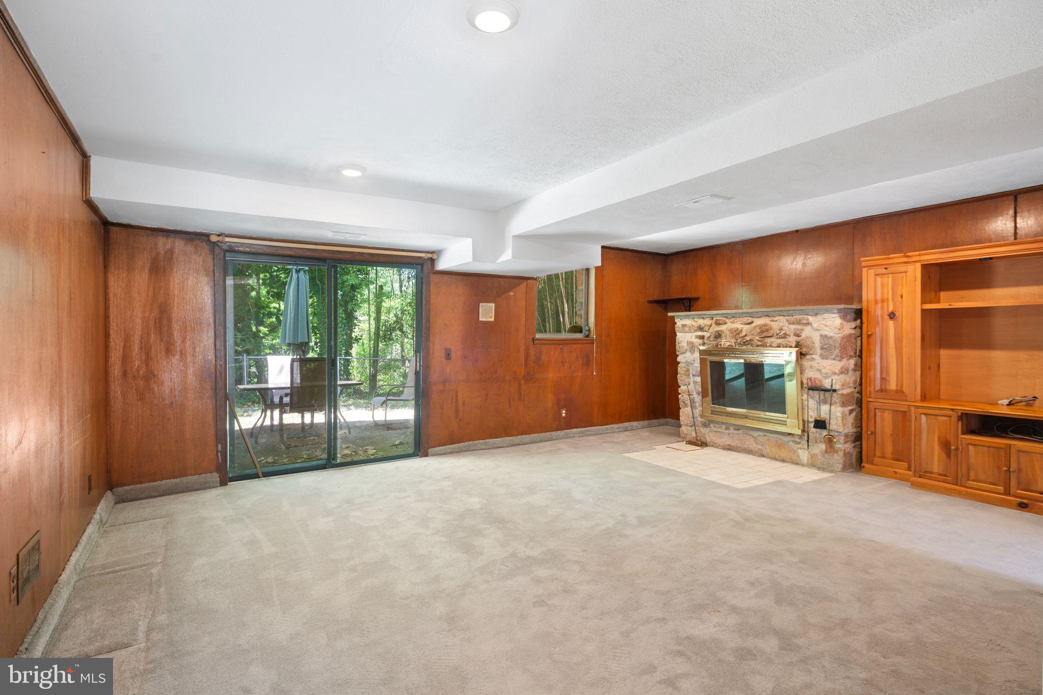 8121 Hammond Rd