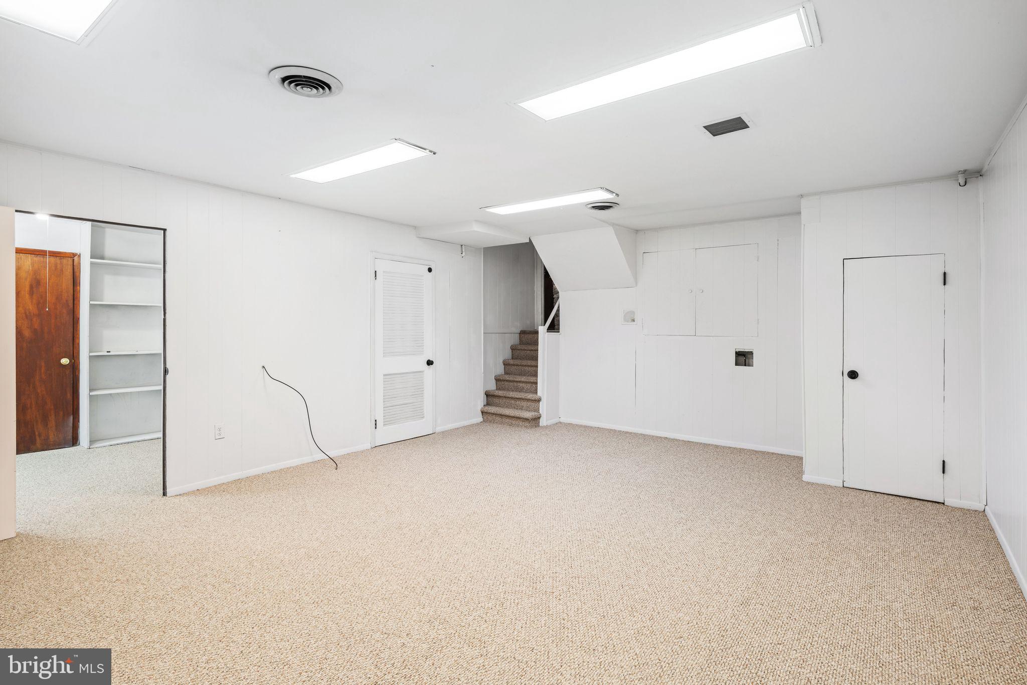 8121 Hammond Rd