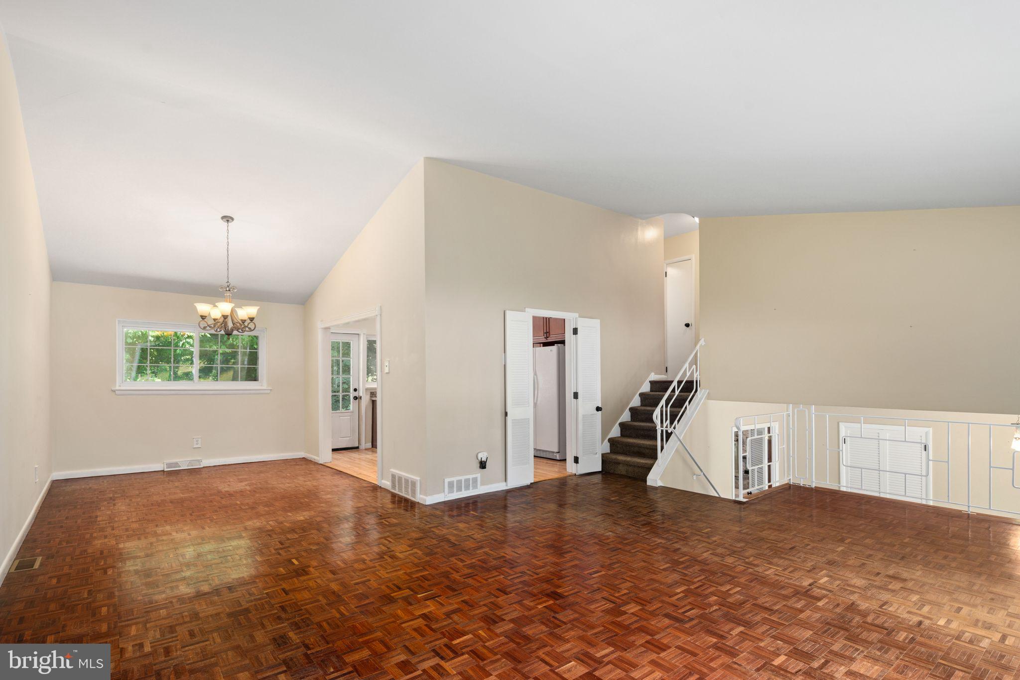8121 Hammond Rd