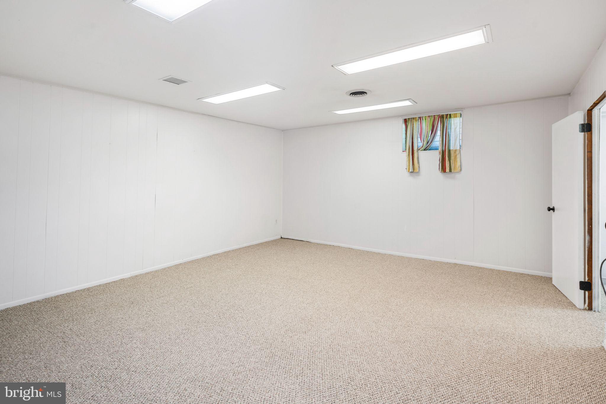 8121 Hammond Rd