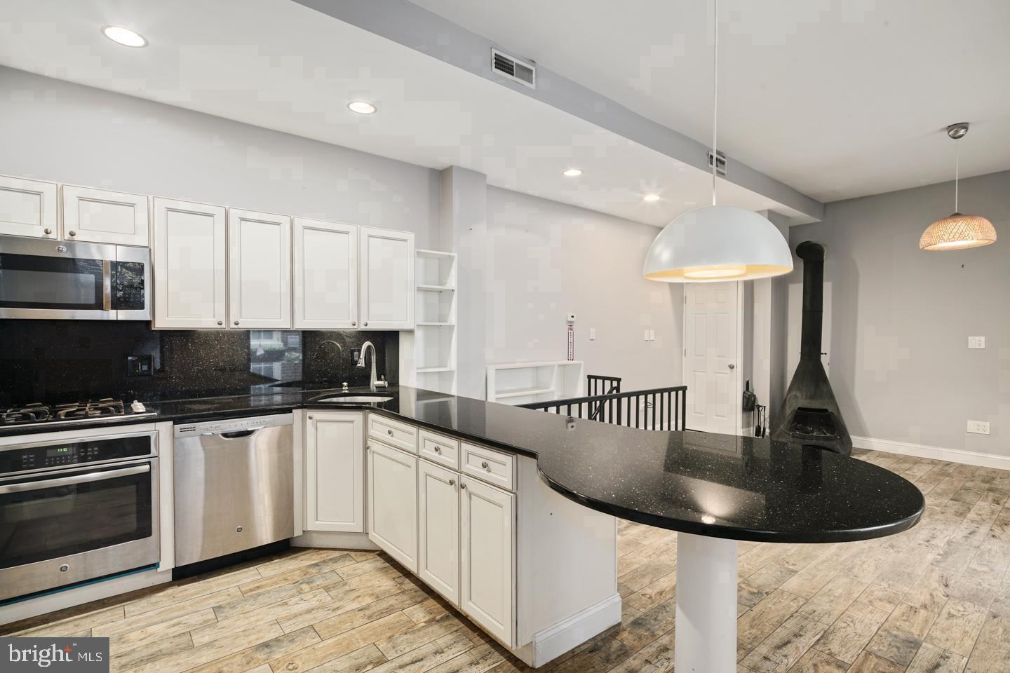 727 S 2nd STREET Unit: 1 R