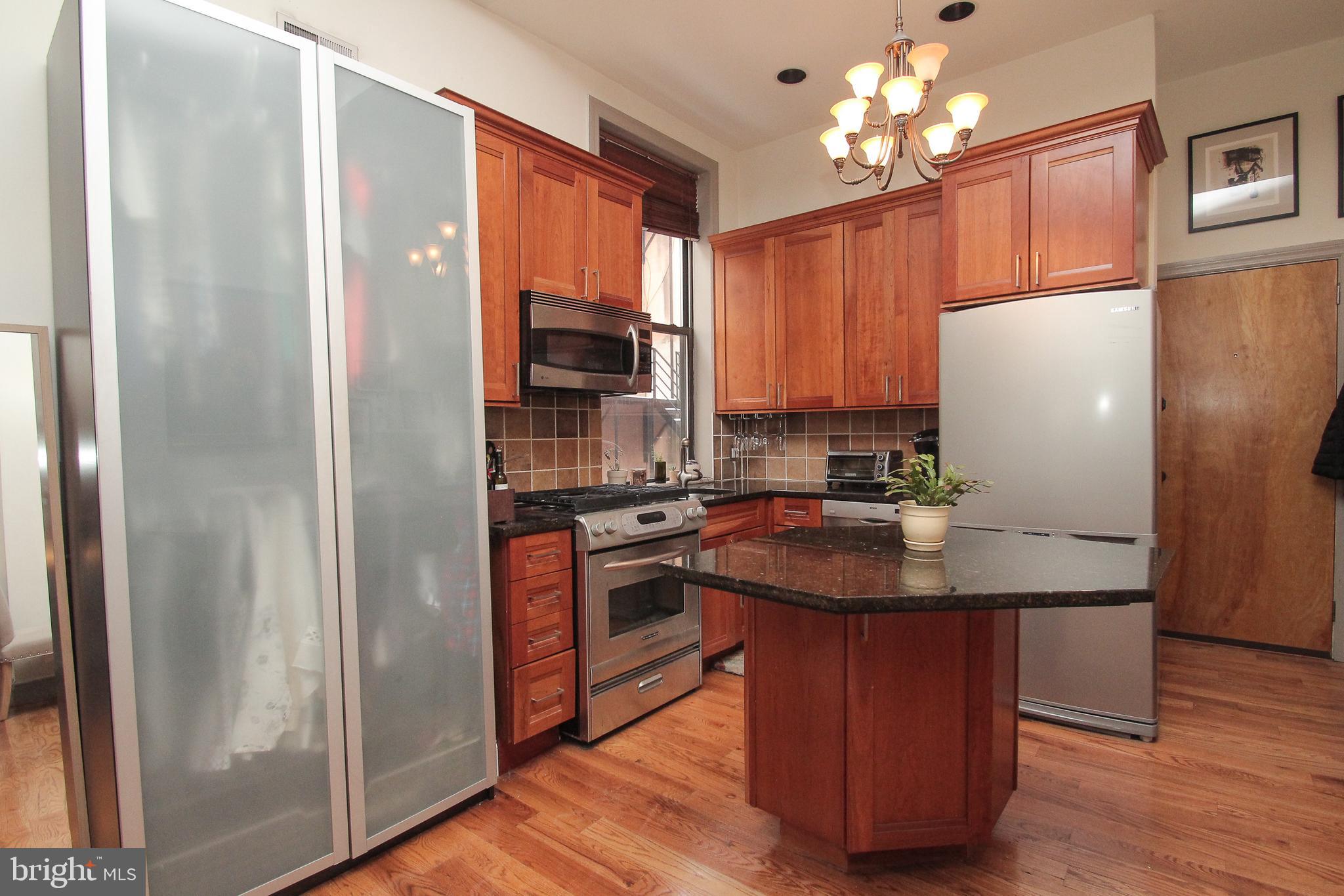 902 Pine Street Unit: 2R